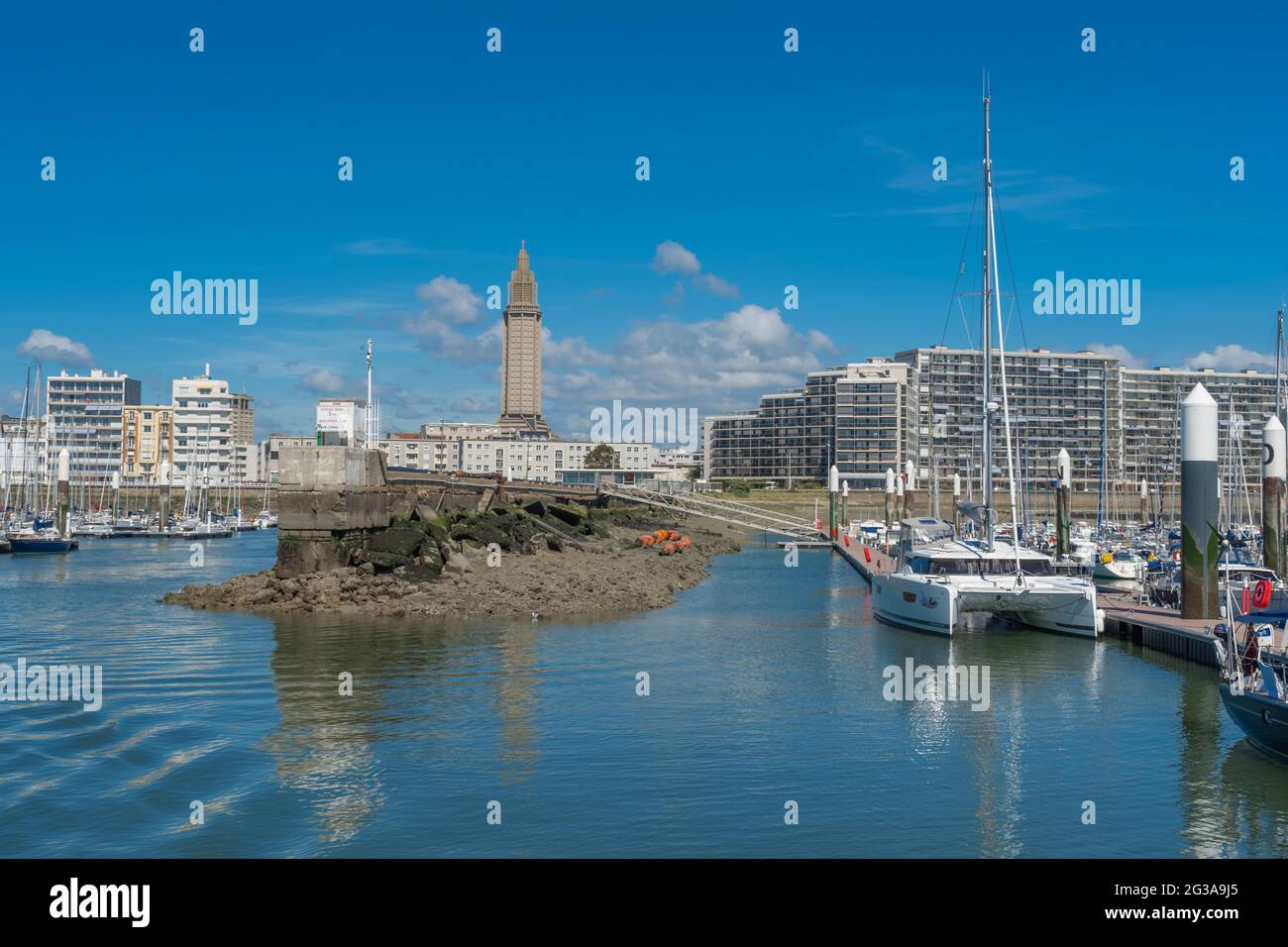 Honfleur, France - 06 01 2019 : vue panoramique sur le port au coucher du soleil Banque D'Images