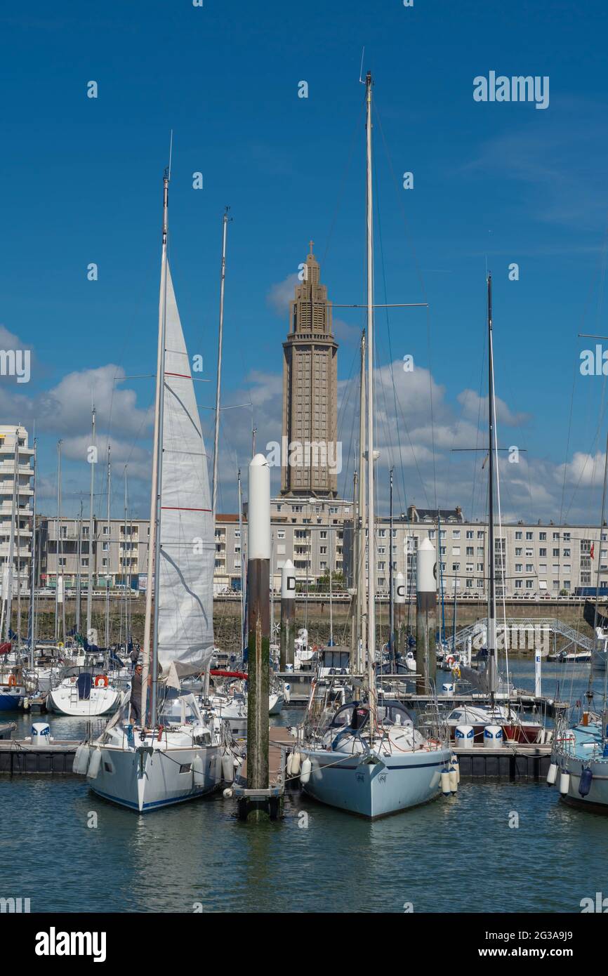 Honfleur, France - 06 01 2019 : vue panoramique sur le port au coucher du soleil Banque D'Images