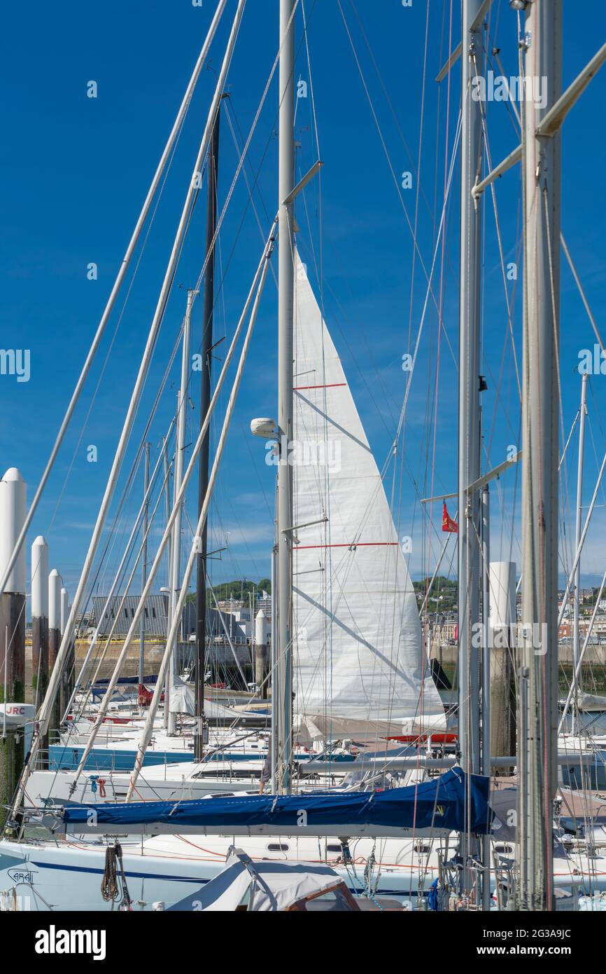 Honfleur, France - 06 01 2019 : vue panoramique sur le port au coucher du soleil Banque D'Images