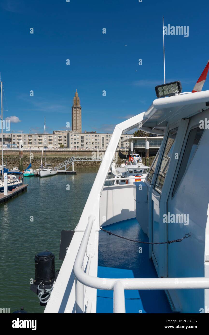 Honfleur, France - 06 01 2019 : vue panoramique sur le port au coucher du soleil Banque D'Images