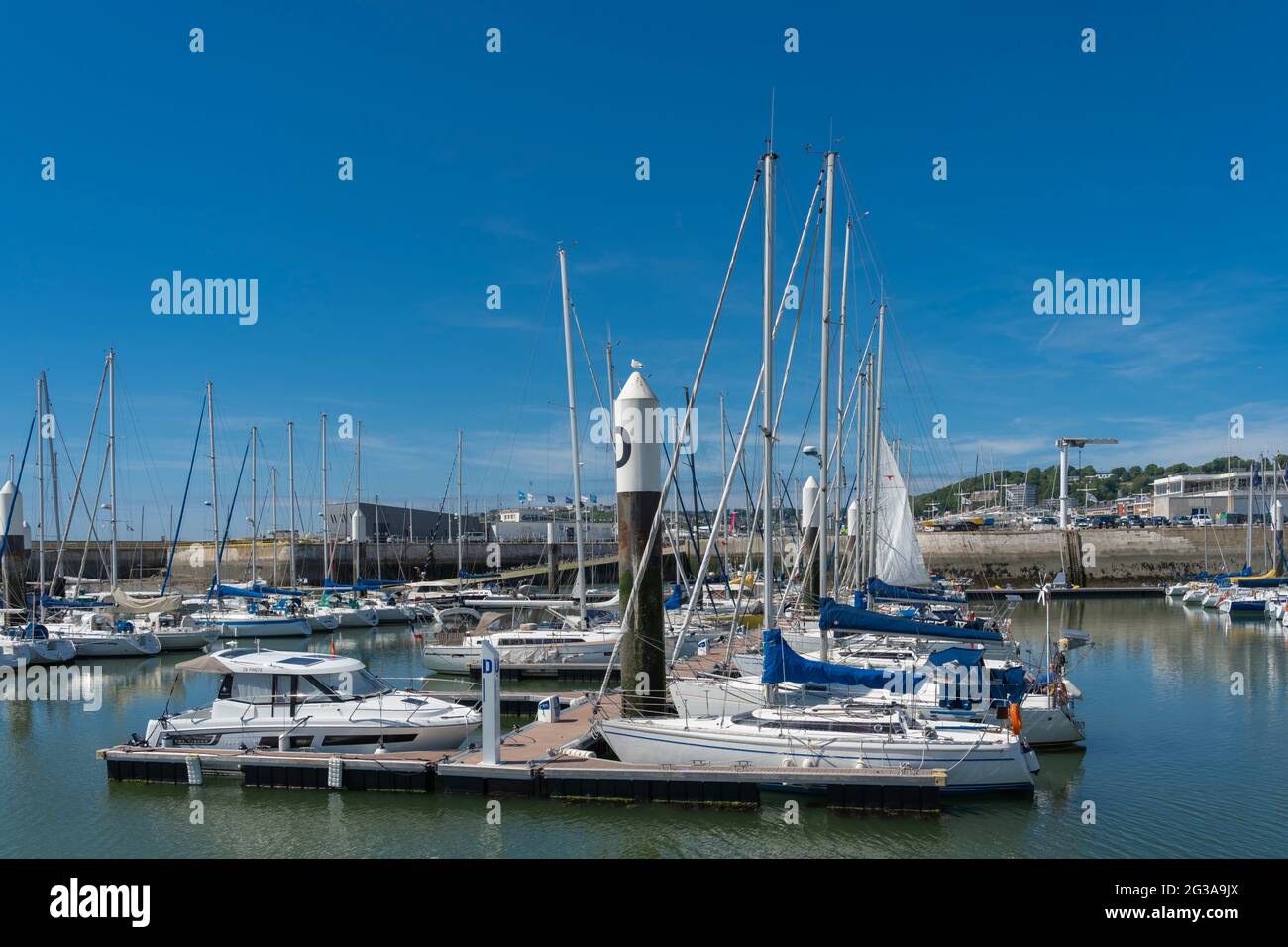 Honfleur, France - 06 01 2019 : vue panoramique sur le port au coucher du soleil Banque D'Images