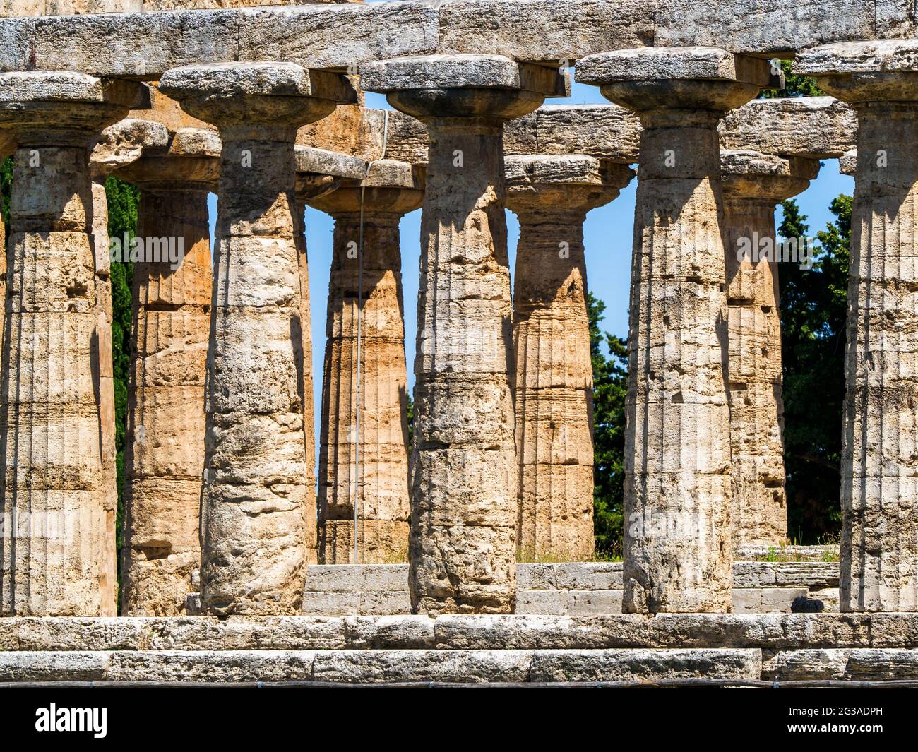 Le temple grec de style dorique d'Athena - zone archéologique de ​​Paestum - Salerne, Italie Banque D'Images
