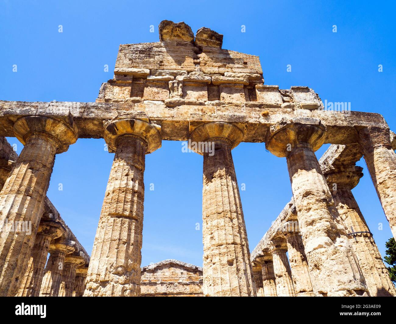 Le temple grec de style dorique d'Athena - zone archéologique de ​​Paestum - Salerne, Italie Banque D'Images