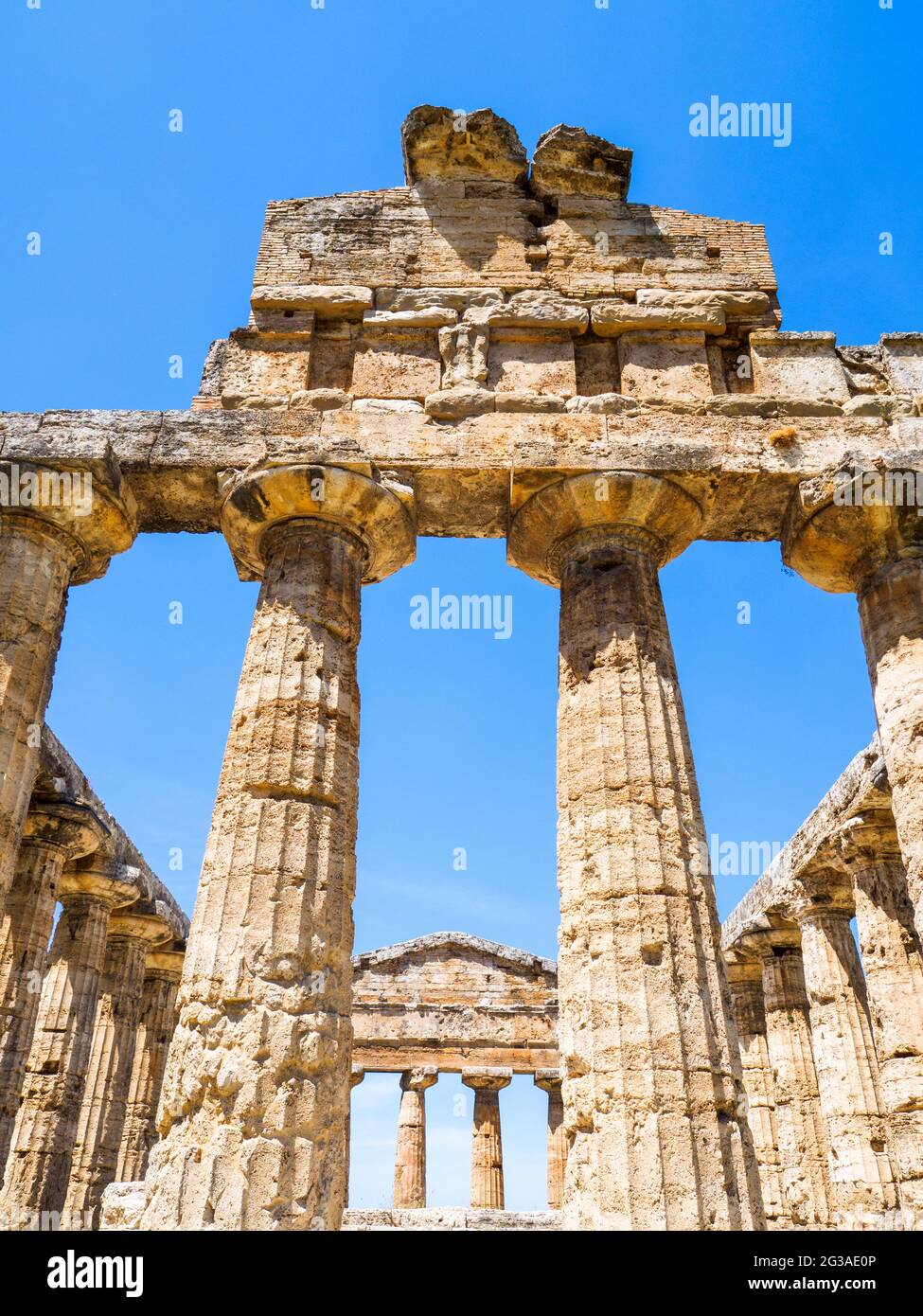 Le temple grec de style dorique d'Athena - zone archéologique de ​​Paestum - Salerne, Italie Banque D'Images