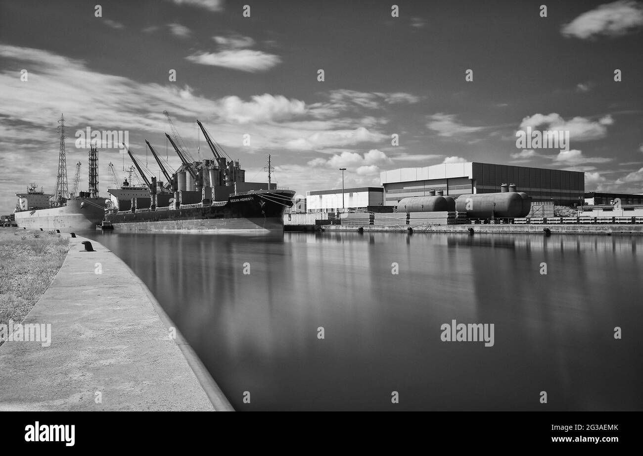 Images de Porto Marghera à Venise avec différentes vues sur la zone industrielle et le déchargement des marchandises des navires Banque D'Images