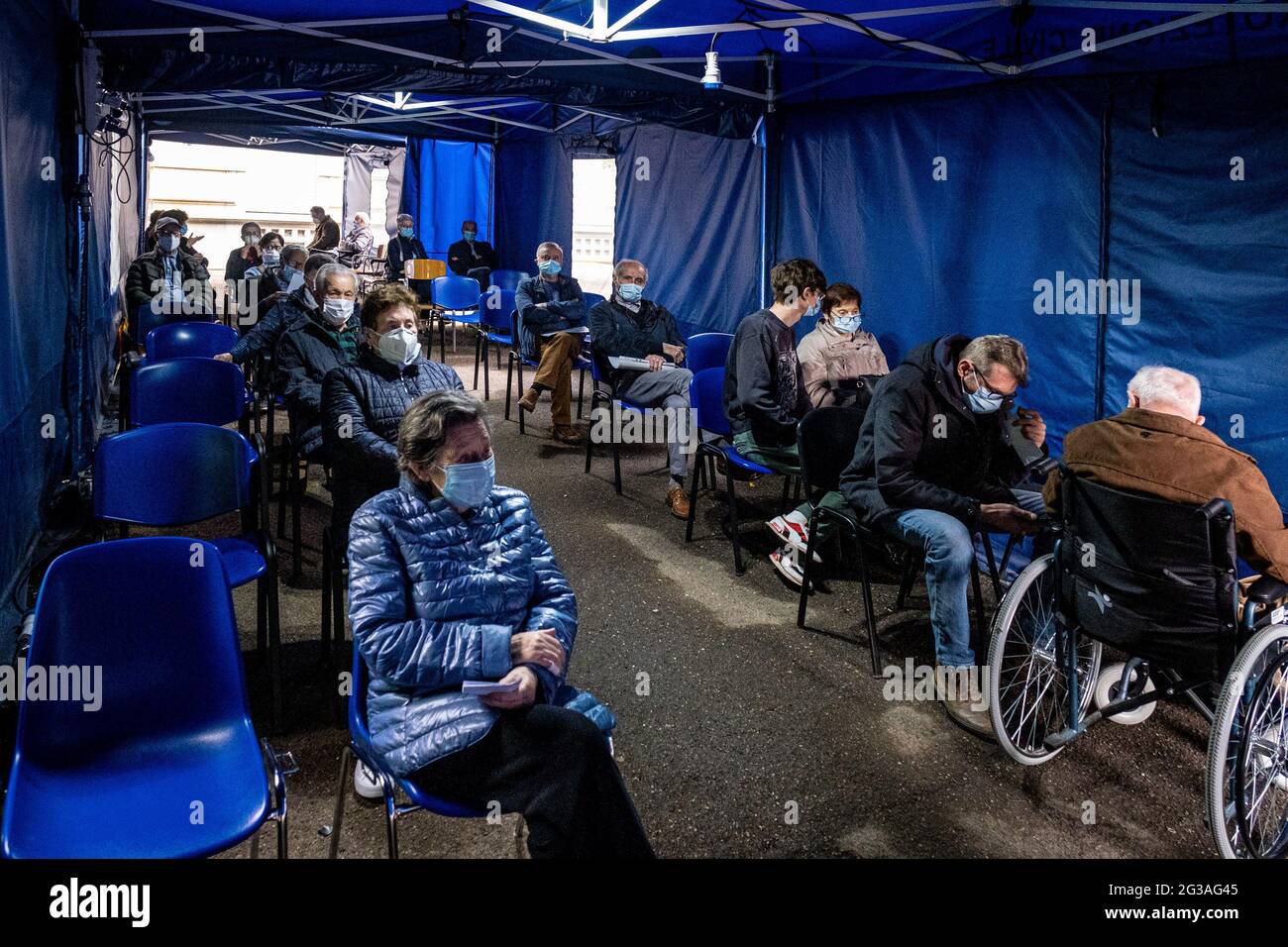 Milan - campagne de vaccination anticovid-19. Vaccin contre le covid-19, peu de lignes dans les centres de la ville. Centre de l'hôpital Niguarda dans la via Ippocr Banque D'Images