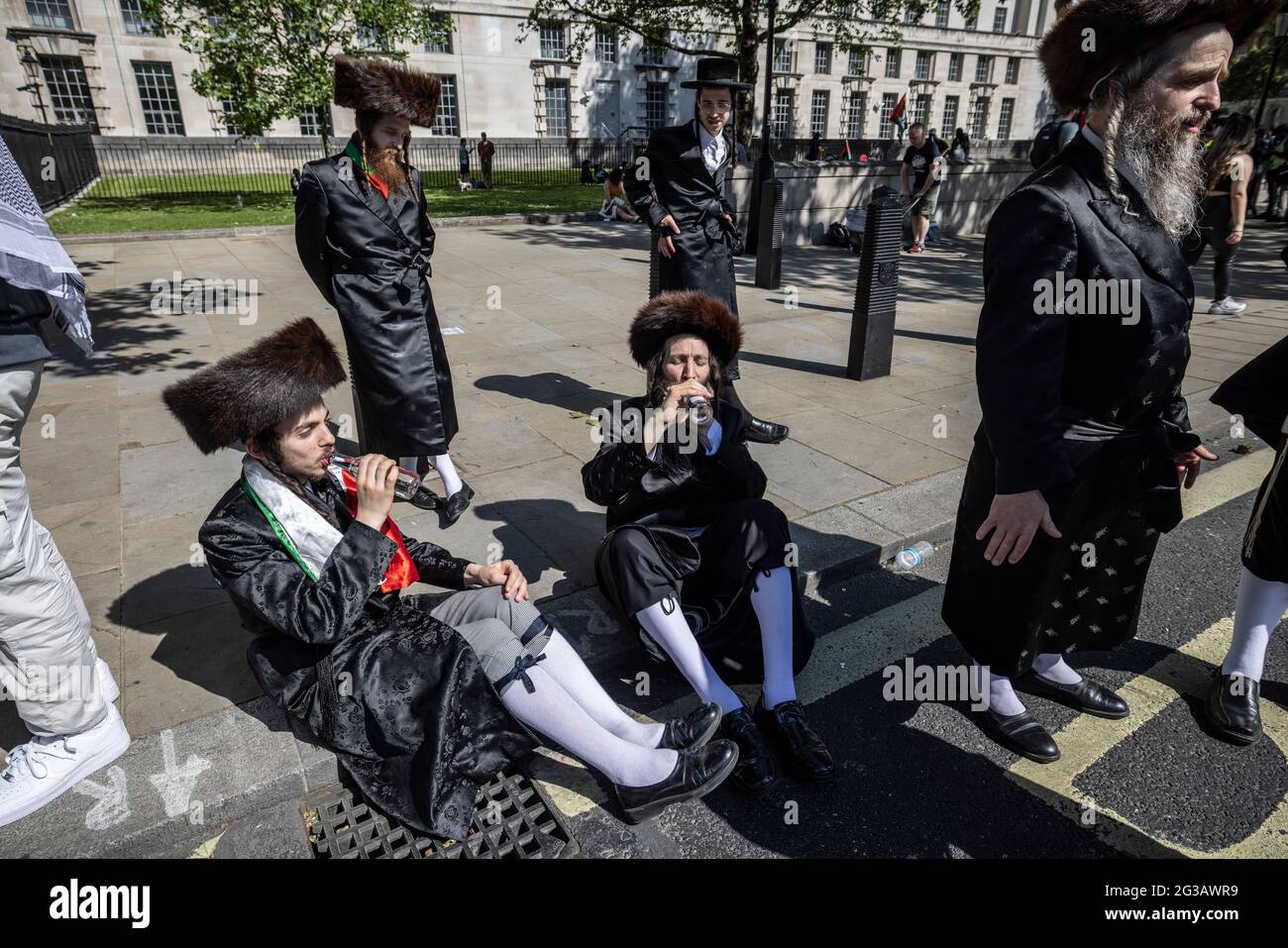 Les membres de la communauté juive se réunissent lors de la manifestation Free Palestine sur Whitehall, à l'extérieur de Downing Street, Londres, Angleterre, IK Banque D'Images