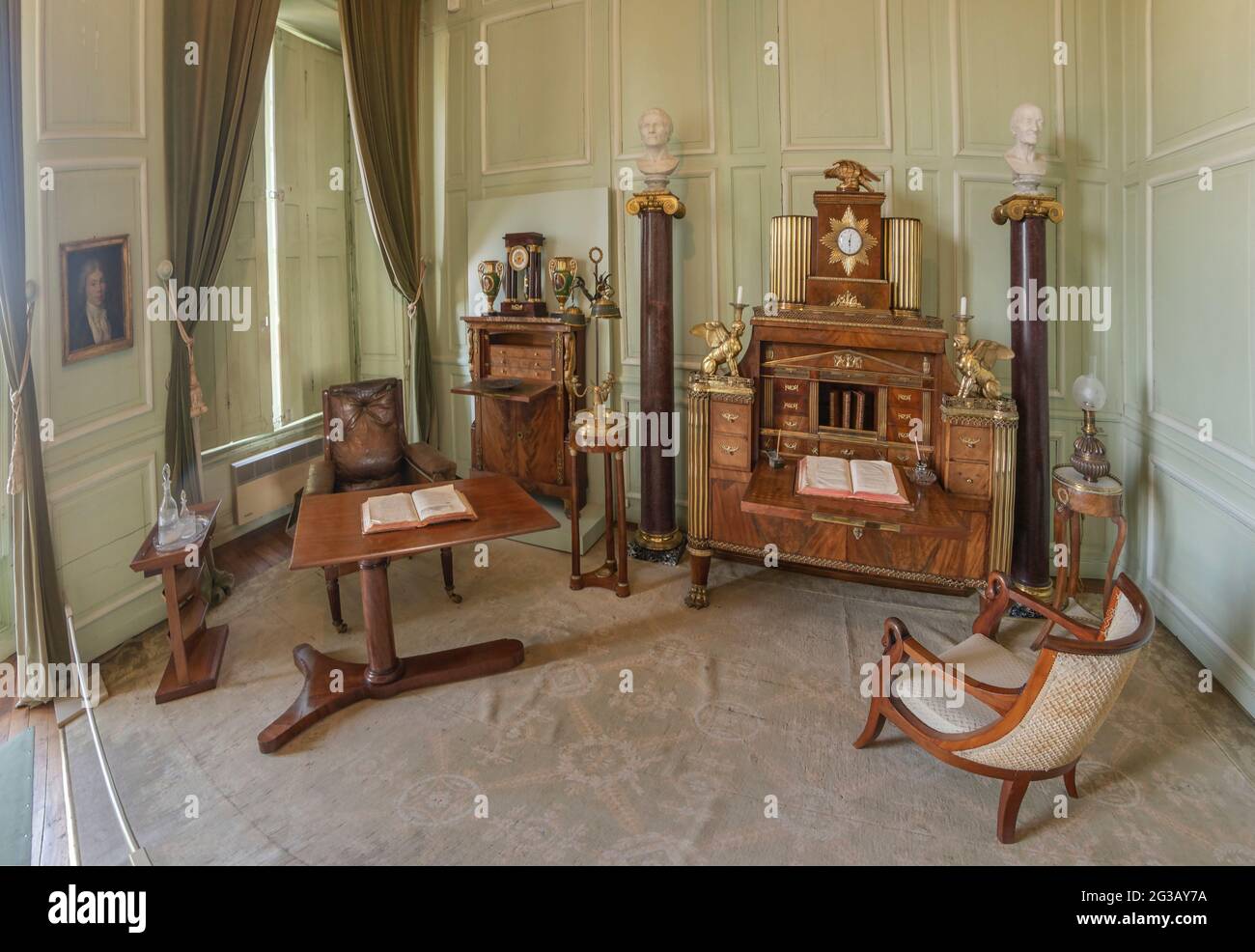 FRANCE - VALLÉE DE LA LOIRE - INDRE (36) - CHÂTEAU DE VALENTINAY : CABINET PÉRIGORD. IL RASSEMBLE LES MEUBLES QUI APPARTENAIENT À TALLEYRAND. ICI ENCORE, Banque D'Images
