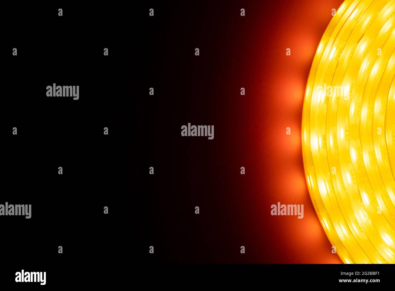 Un rouleau de ruban décoratif pour LED, un espace de copie pour barrette de diodes de bobine. Banque D'Images