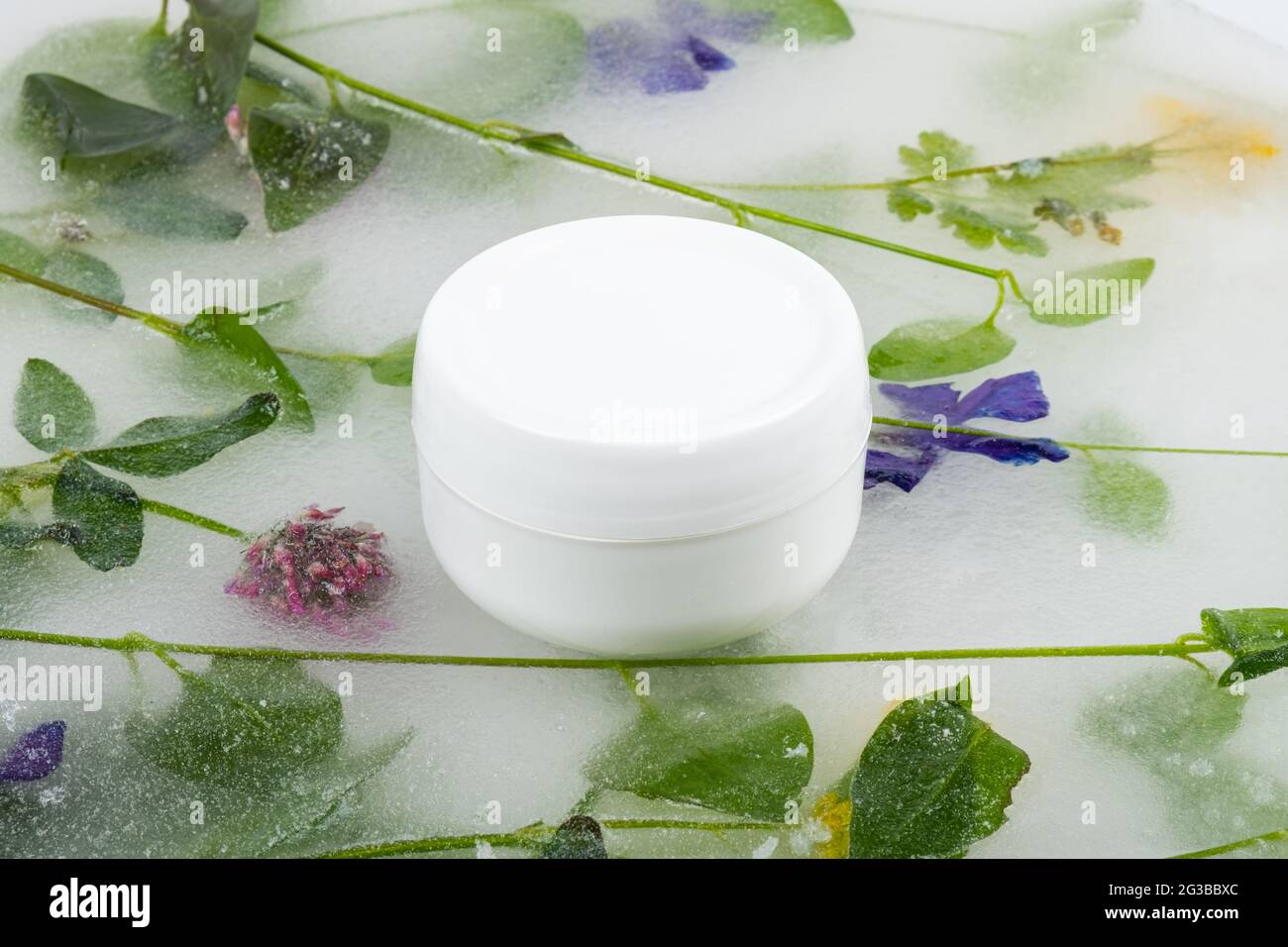 crème avec un effet de refroidissement, soin de la peau cosmétique. Banque D'Images