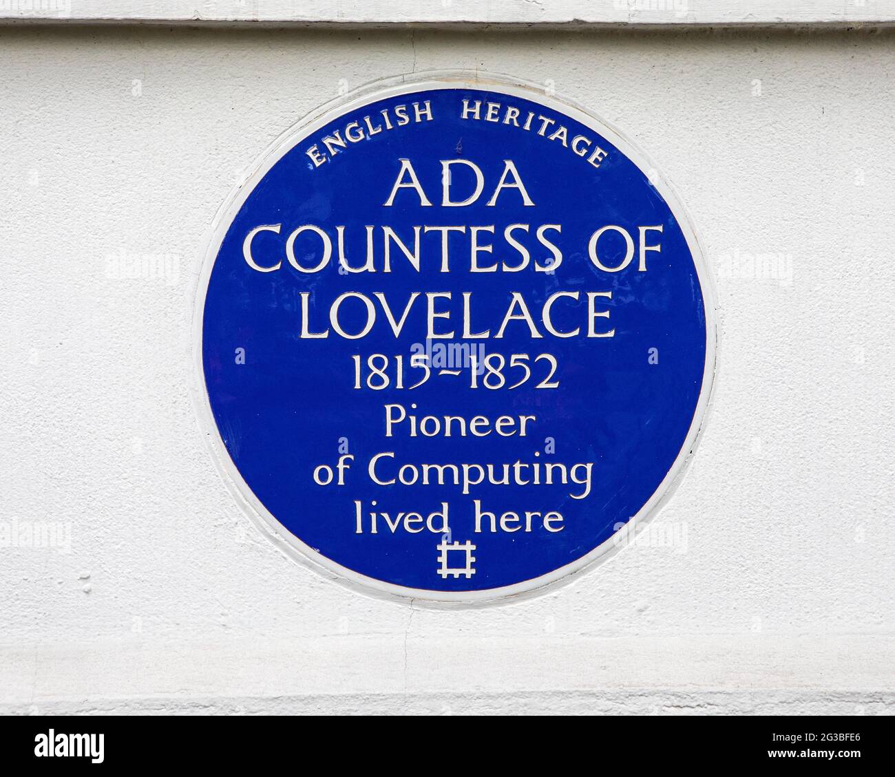 Londres, Royaume-Uni - 13 mai 2021 : une plaque bleue sur la place Saint-James à Londres, marquant l'endroit où vivait autrefois la comtesse Ada de Lovelace - un pionnier Banque D'Images