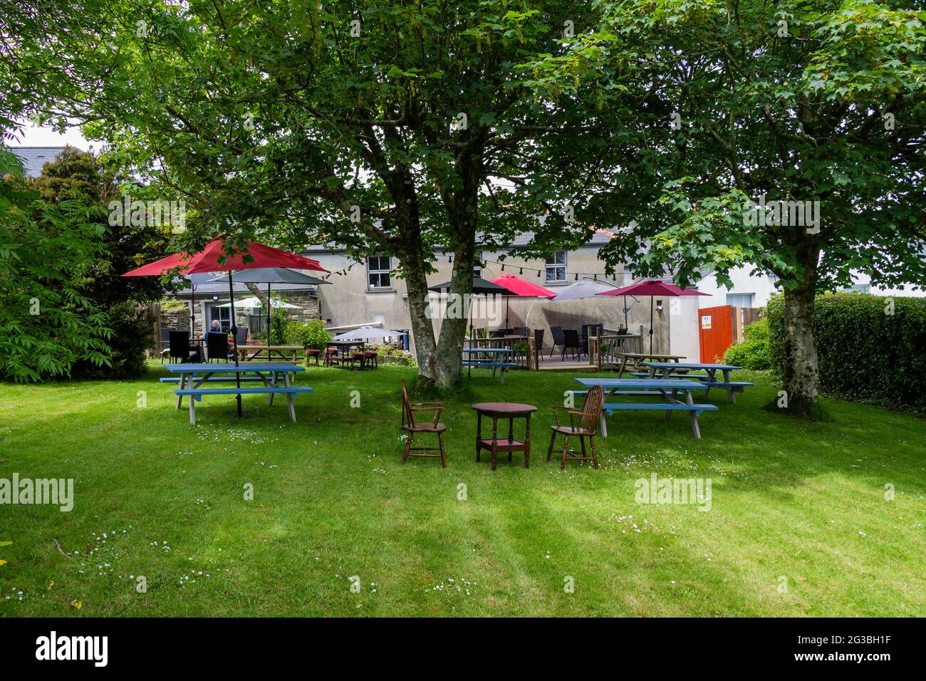 Vider le café en plein air en raison de restrictions de présence de covid Banque D'Images