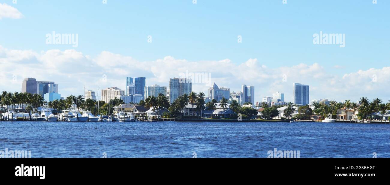 Vue panoramique sur fort Lauderdale depuis la croisière sur les canaux Banque D'Images