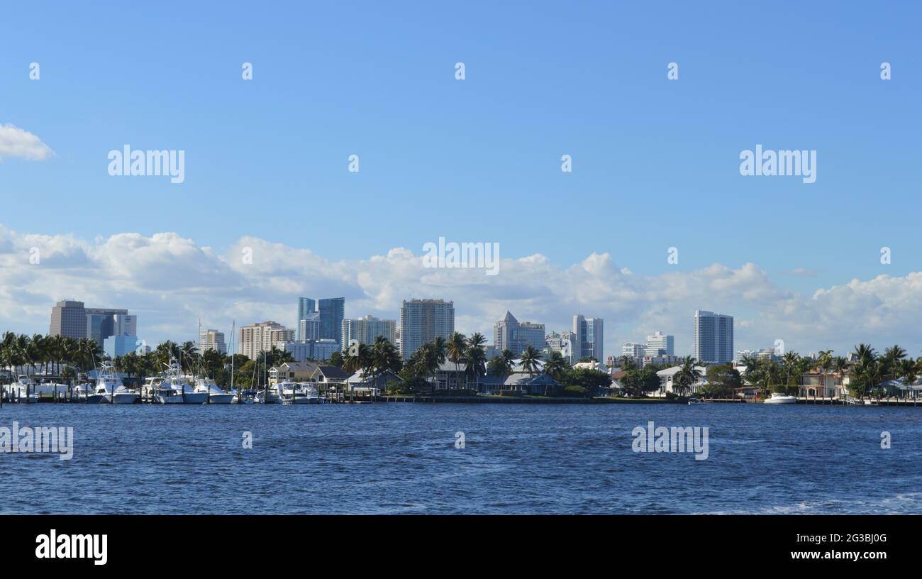 Vue sur la ville de fort Lauderdale depuis la croisière sur les canaux Banque D'Images