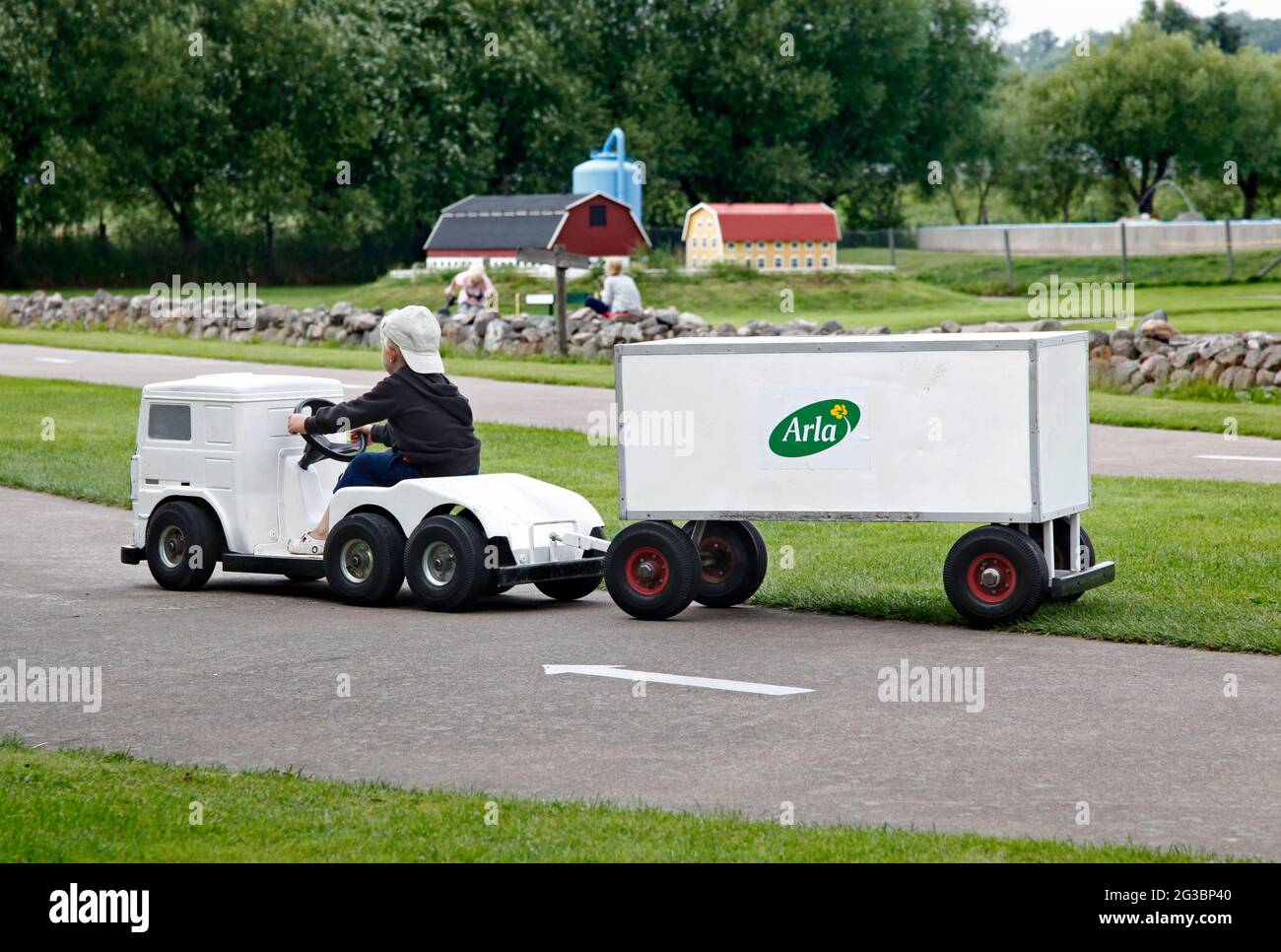 Un camion miniature d'Arla à Barnens gård juste à l'extérieur de Karlskrona. Banque D'Images