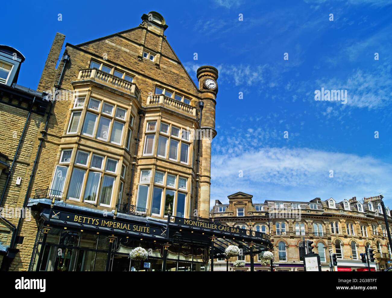 Royaume-Uni, North Yorkshire, Harrogate, Bettys café Tea Rooms sur Parliament St Banque D'Images