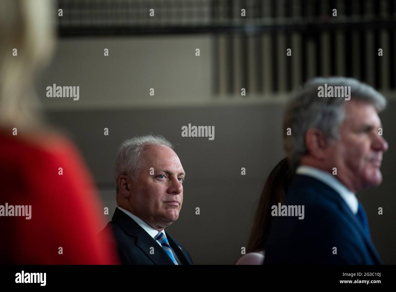 Le whip de la minorité de la Maison des États-Unis Steve Scalise (républicain de Louisiane) attend pour faire des remarques lors d'une conférence de presse au Capitole des États-Unis, à Washington, DC, le mardi 15 juin, 2021. Crédit : Rod Lamkey/CNP/MediaPunch Banque D'Images