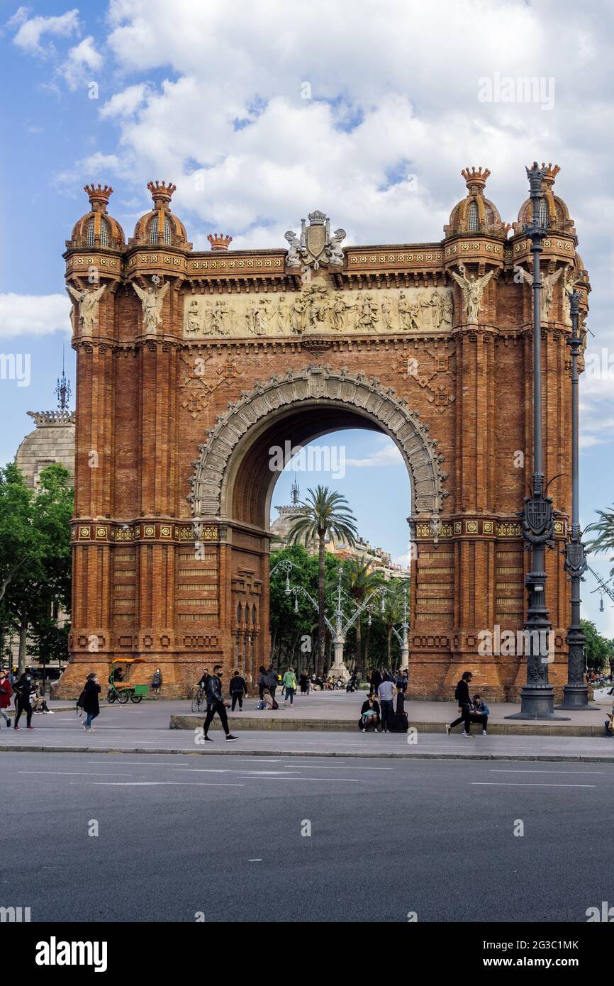 Barcelone Espagne 11 Mai 21 L Arc De Triomphe Est Un Monument Situe A Barcelone En Espagne Il A Ete Concu Par L Architecte Jose Vilaseca Comme Principal Photo Stock Alamy