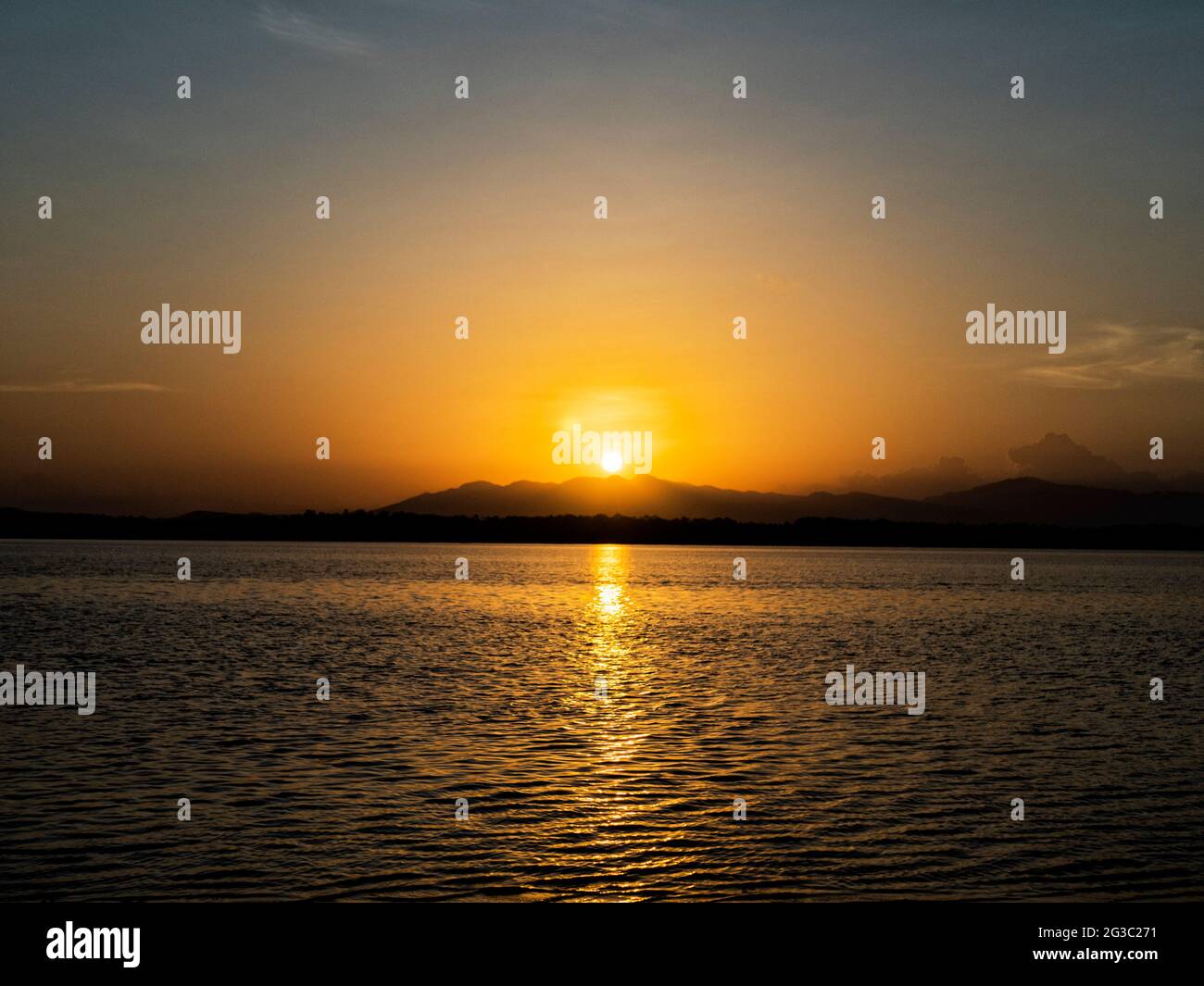 Lever du soleil et vue sur la baie de Jiquilisco depuis l'île Rancho Viejo. Banque D'Images