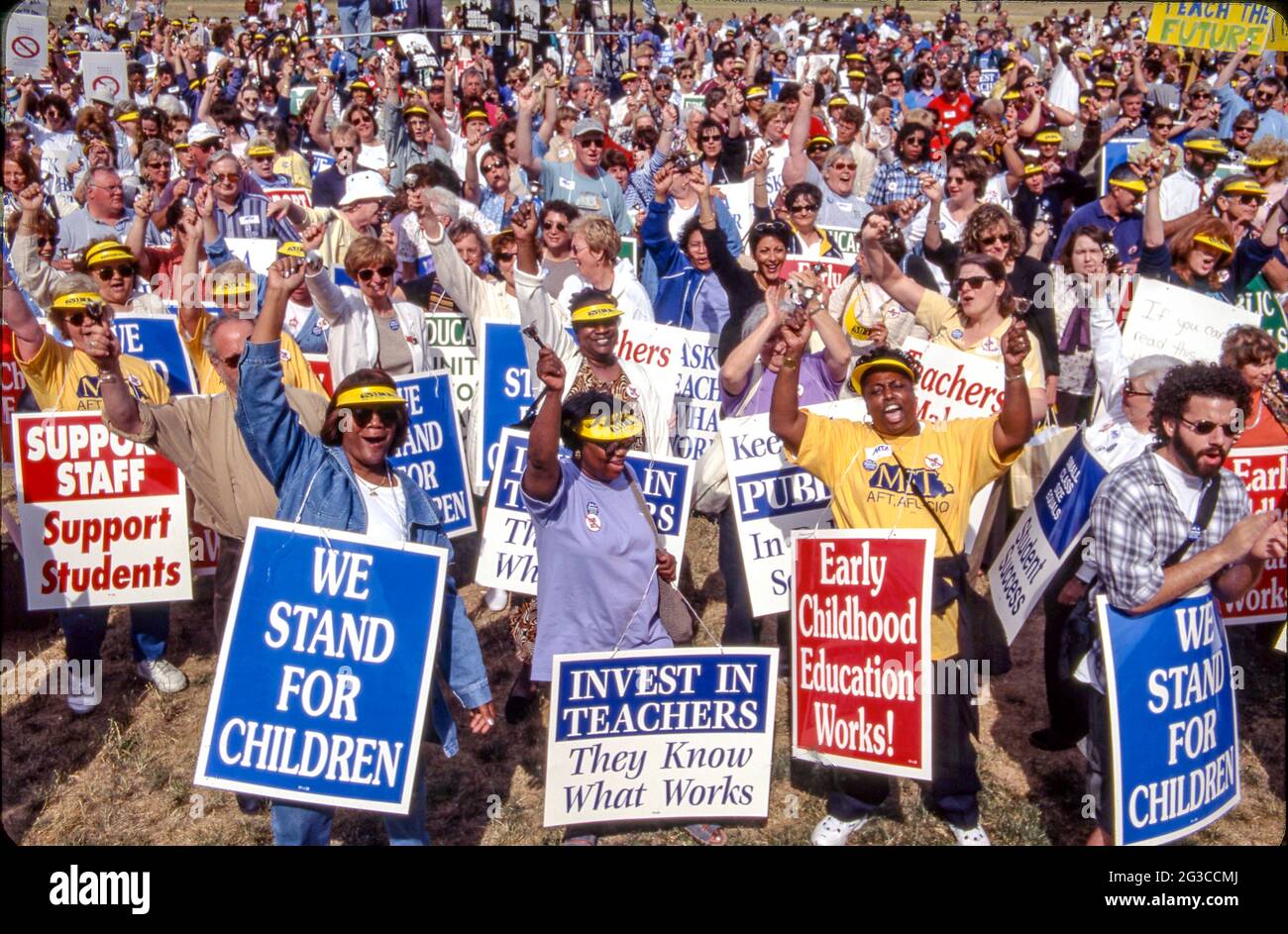 Les enseignants se rassemblent sur Boston Common pour protester contre l'embauche de personnel à temps partiel pour remplacer le personnel à temps plein. Banque D'Images