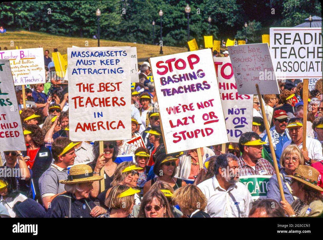 Les enseignants se rassemblent sur Boston Common pour protester contre l'embauche de personnel à temps partiel pour remplacer le personnel à temps plein. Banque D'Images