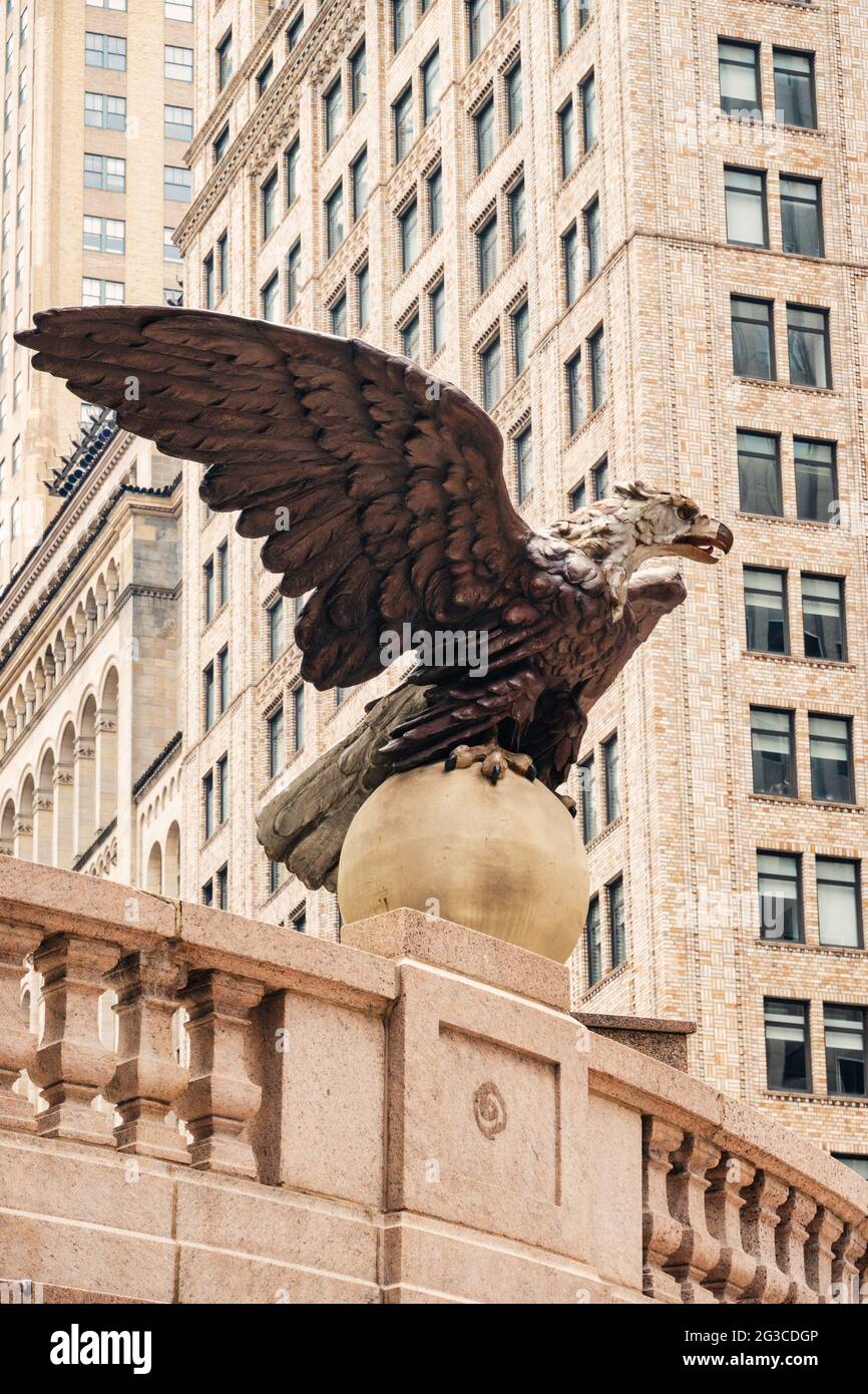 Iron Eagle Statue, Vanderbilt et 42e St. entrée privée, Grand Central Terminal, NEW YORK Banque D'Images