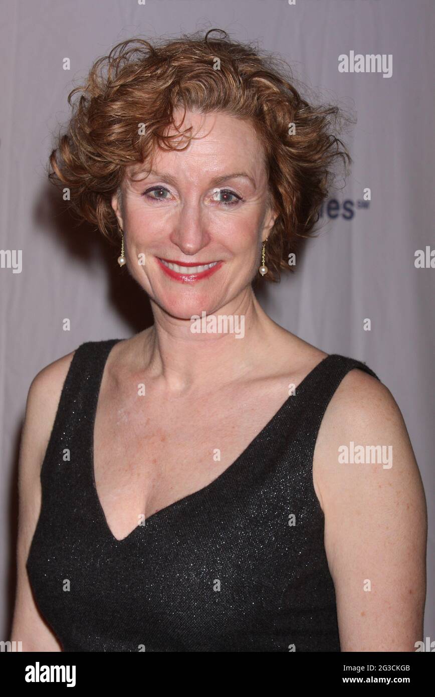Lisa Banes participe à la soirée d'ouverture de la production de Noel Coward's Present Laughter au American Airlines Theatre de New York le 21 janvier 2010. Crédit photo : Henry McGee/MediaPunch Banque D'Images