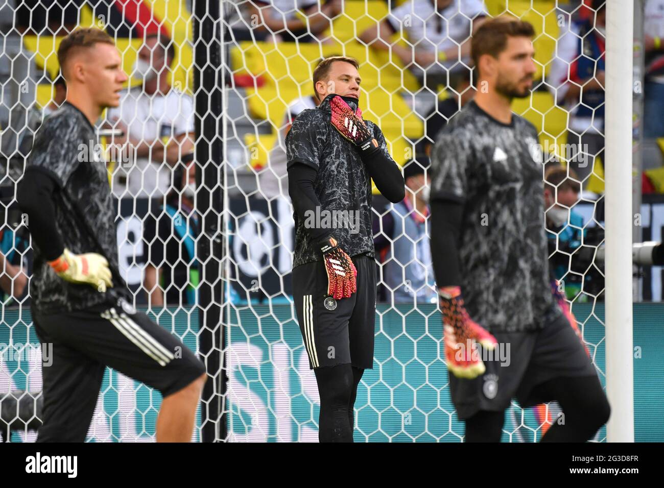 Munich, Allemagne, 15 juin 2021, Munich, Allemagne, 15 juin 2021, goalwart Manuel NEUER (GER), gauche: Goalwart Bernd LENO (GER), droite: Goalwart Kevin TRAPP (goalwart GER) Warming up, groupe phase, groupe préliminaire F, jeu M12, France (F) - Allemagne (GER) 1-0 am 15 juin 2021 dans Muenchen/Allianz Soccer Arena (Allianz). Football EM 2020 du 06/11/2021 au 07/11/2021. Banque D'Images