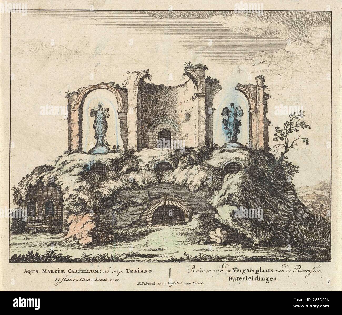 Ruine avec des arches et des images à Rome; ruine des Hoogerplaats des tuyaux d'eau romains; visages à Rome. . Banque D'Images