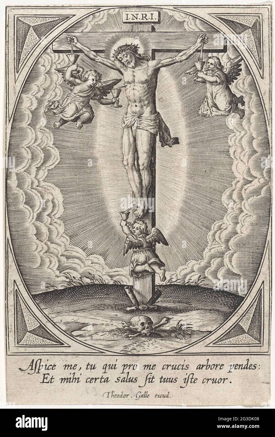 Crucifixion du Christ. Christ est suspendu sur la croix. Les anges attrapent le sang des blessures du Christ dans leur calice. Dans la marge une légende à deux pattes en latin. Banque D'Images