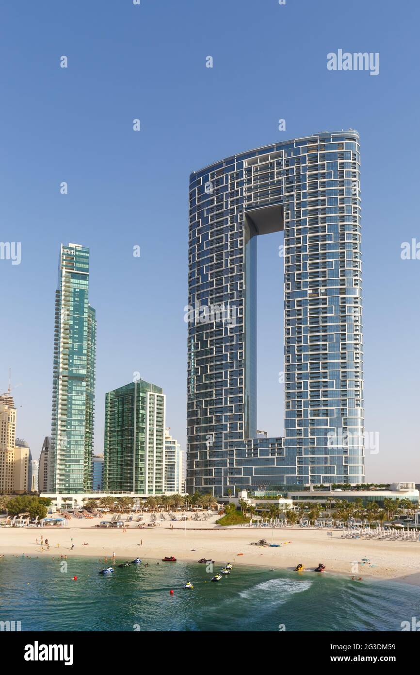 Dubai Jumeirah Beach JBR Marina Skyline architecture bâtiments Voyage format portrait de vacances dans la ville des Émirats arabes Unis Banque D'Images