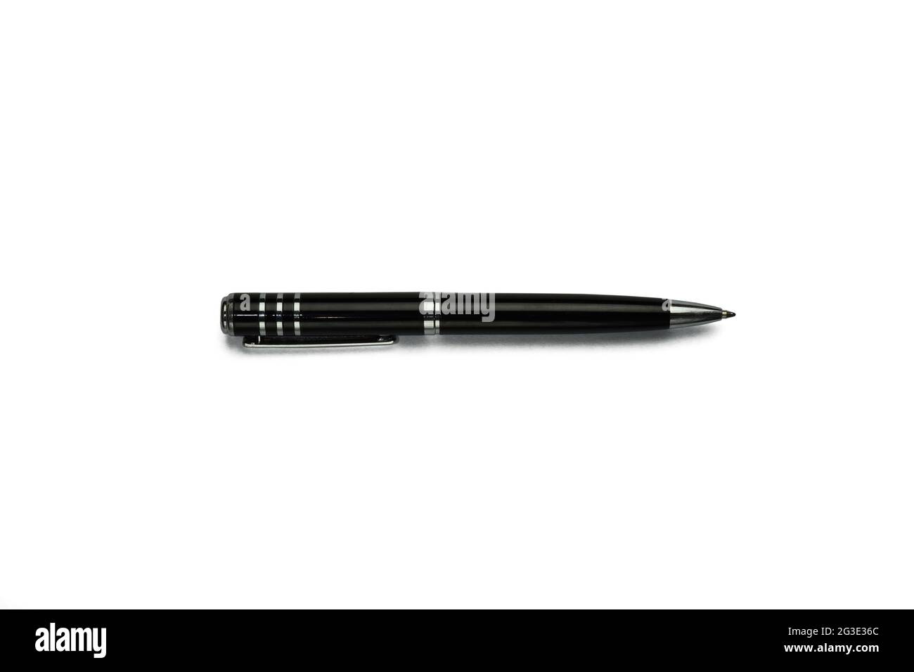 Un stylo noir à bille en fer posé sur un fond blanc au milieu de la photo  Photo Stock - Alamy