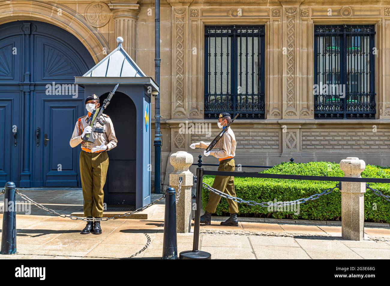 Relève de la garde devant le Palais grand-ducal, Luxembourg Banque D'Images
