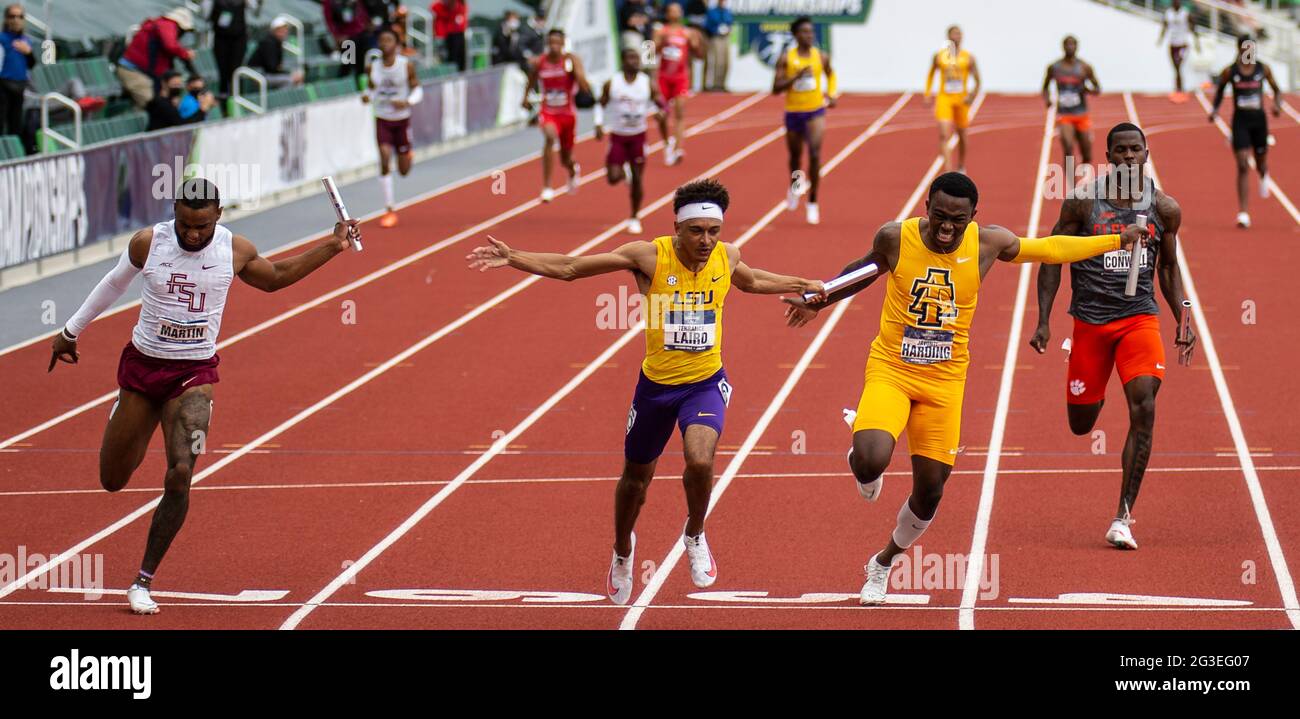 Eugene, OU États-Unis 11 juin 2021. A. LSU ancré par Terrence Larid gagne le relais 4x100m pendant la NCAA division 1 hommes et femmes piste et terrain en plein air au Hayward Field Eugene, OR. Thurman James/CSM/Alamy Live News Banque D'Images