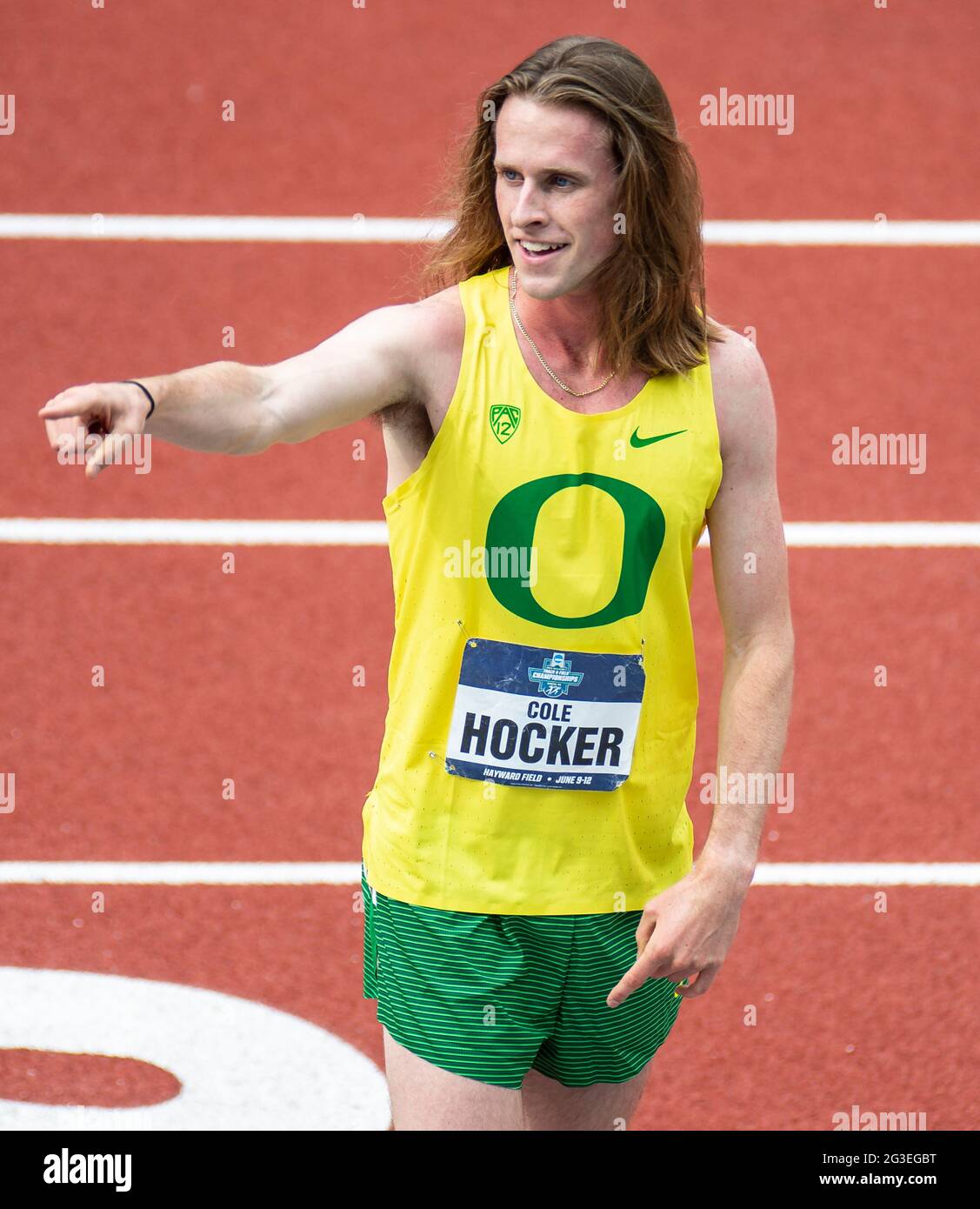 Eugene, OU États-Unis 11 juin 2021. A. Oregon Cole Hocker remporte le 1500m remporte un tour de victoire lors du championnat de course et de terrain en plein air de la NCAA division 1 à Hayward Field Eugene, OREGON. Thurman James/CSM/Alamy Live News Banque D'Images