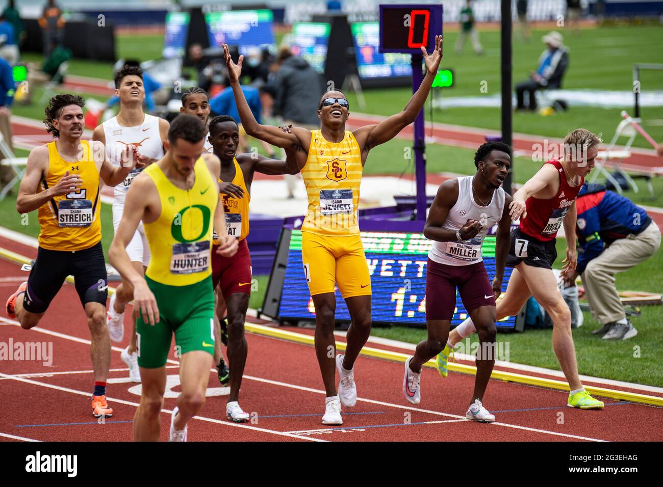 Eugene, OU États-Unis 11 juin 2021. A. USC Isaïe Jewett remporte la course de 800 m pendant la NCAA division 1, championnat d'athlétisme et de plein air à Hayward Field Eugene, OREGON. Thurman James/CSM/Alamy Live News Banque D'Images