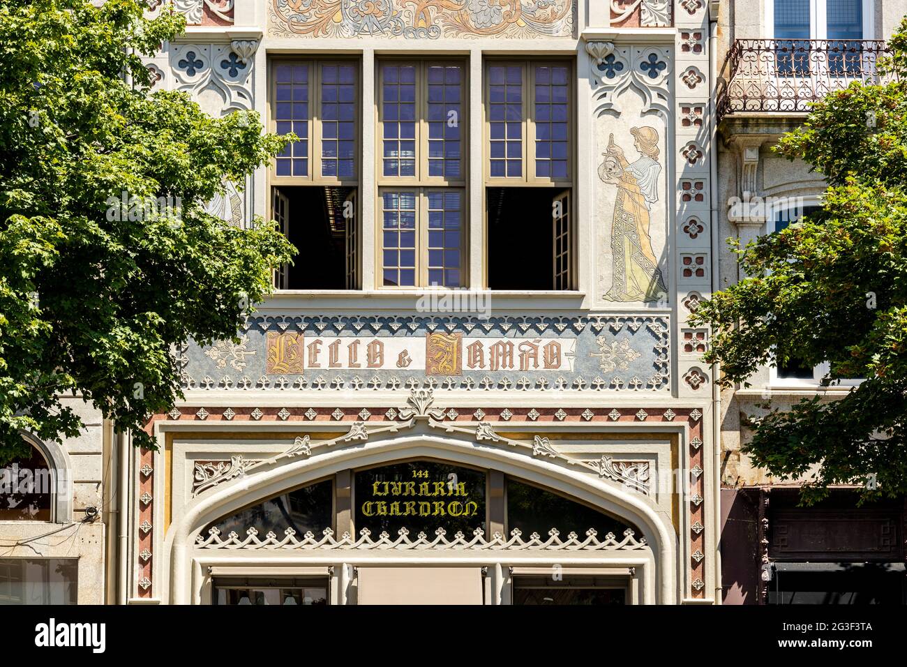 Porto, Portugal - 6 mai 2021 : l'extérieur de la célèbre librairie Lello qui a inspiré l'auteur des livres Harry Potter Banque D'Images