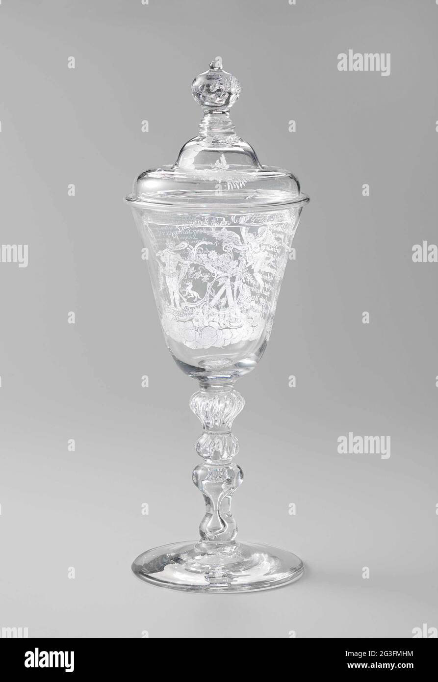 Paire De Gobelets De Mariage Avec Couvercles Ces Gobelets Commemorent Le Cinquantieme Anniversaire De Jan Jacob Van Westenen Et Johanna Catharina Mamuchet Van Houdringe Les Bras Ont Ete Executes Avec Un Stylet