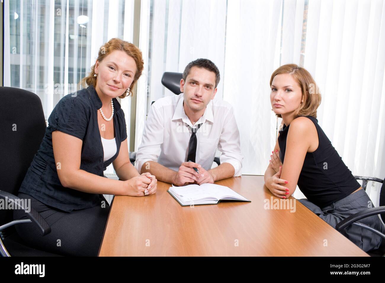 Manager avec les employés de bureau sur la réunion Banque D'Images