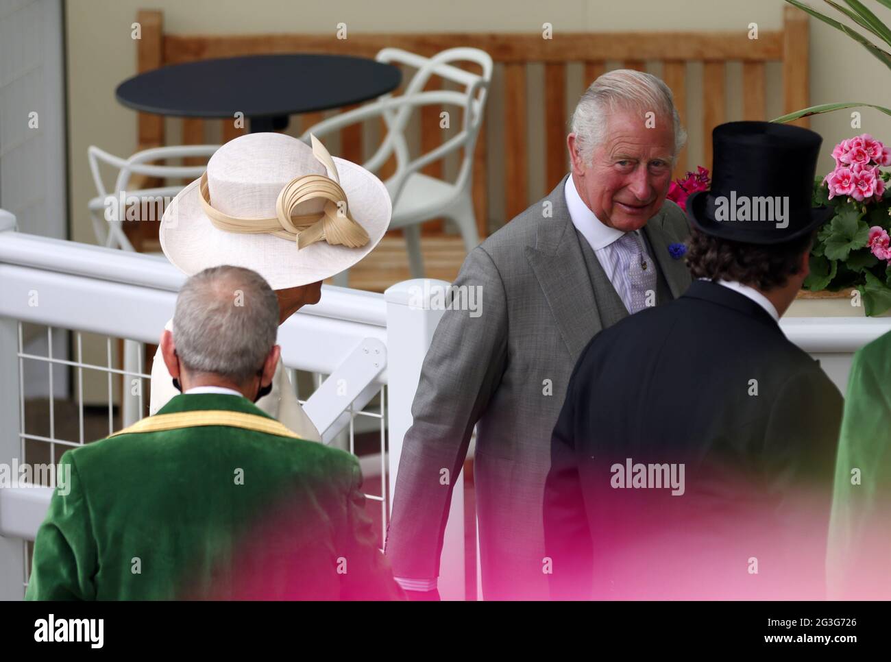 Le Prince de Galles et la duchesse de Cornouailles arrivent pour le deuxième jour de Royal Ascot à l'hippodrome d'Ascot. Date de la photo: Mercredi 16 juin 2021. Banque D'Images