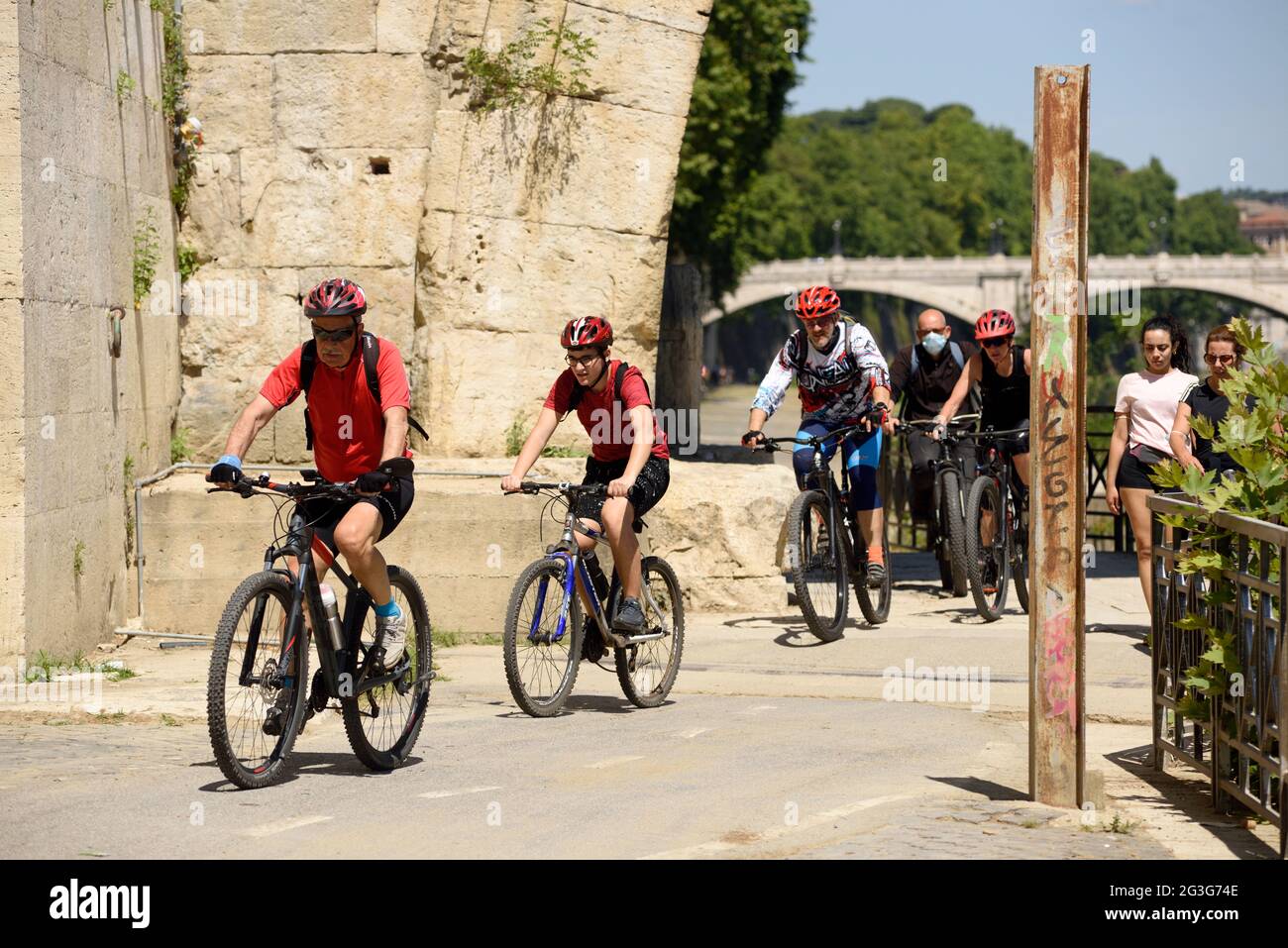 Italie, Rome, Tibre, pont Ponte Sisto, vélos Banque D'Images