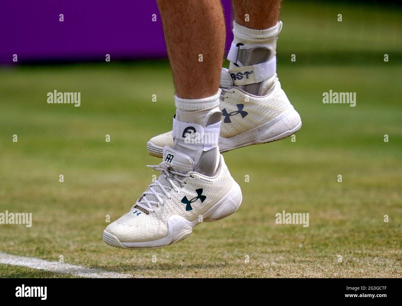 Une vue générale des chaussures d'Andy Murray en Grande-Bretagne lors de la  troisième journée des championnats cinch au Queen's Club de Londres. Date  de la photo: Mercredi 16 juin 2021 Photo Stock -