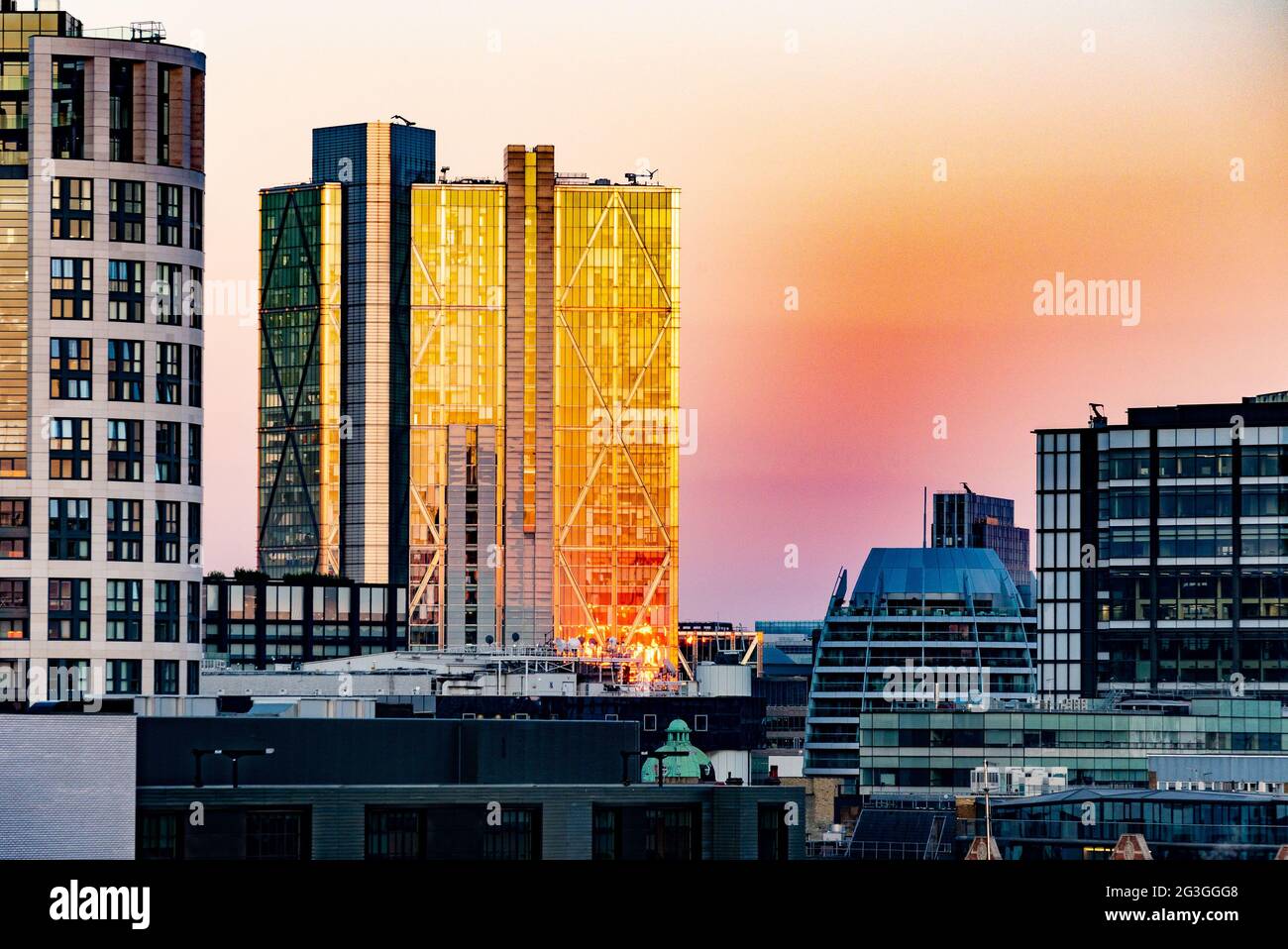 Coucher de soleil sur la City de Londres, Royaume-Uni Banque D'Images