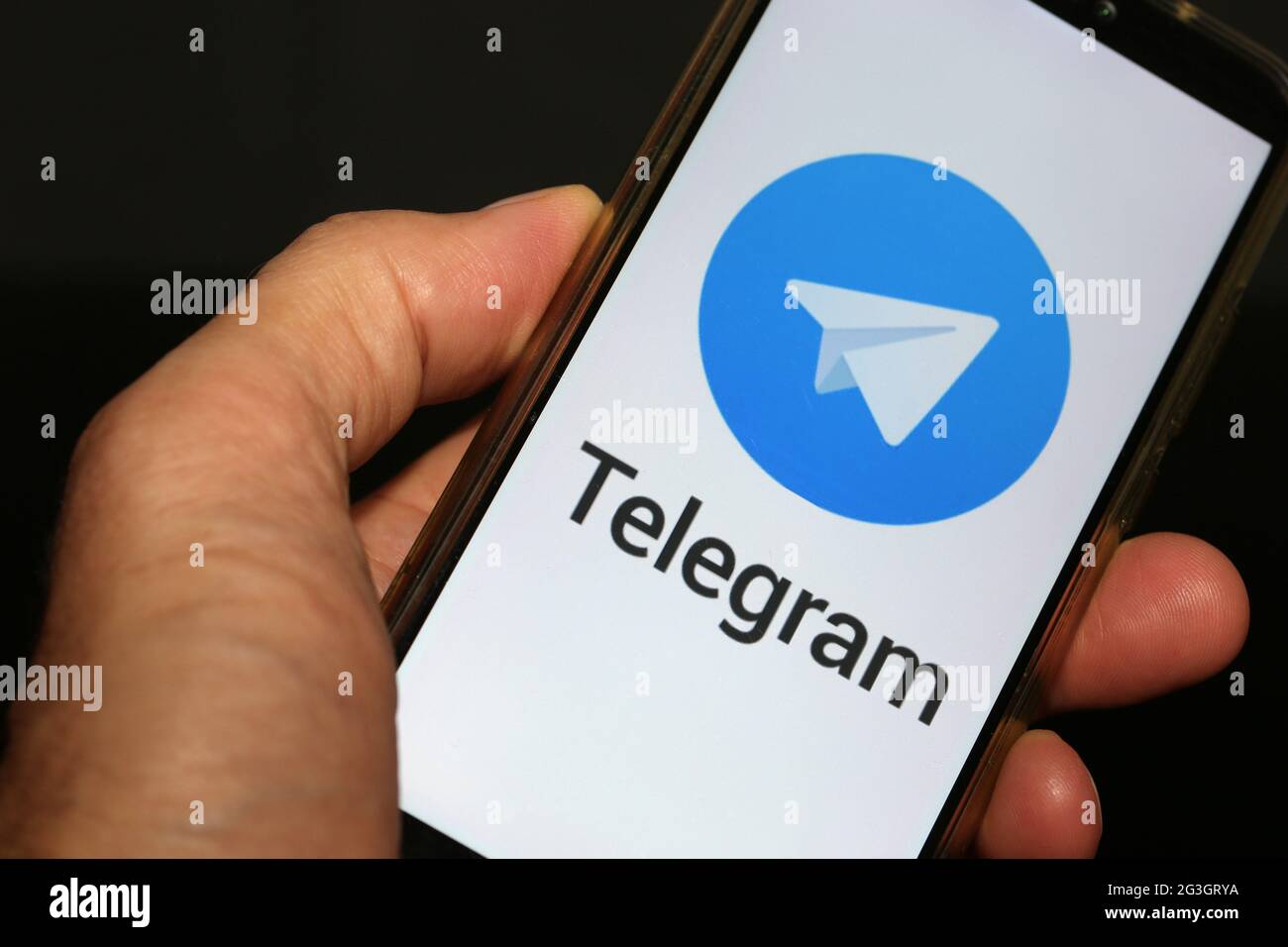 Image symbole télégramme : smartphone avec le logo du service de messagerie Banque D'Images