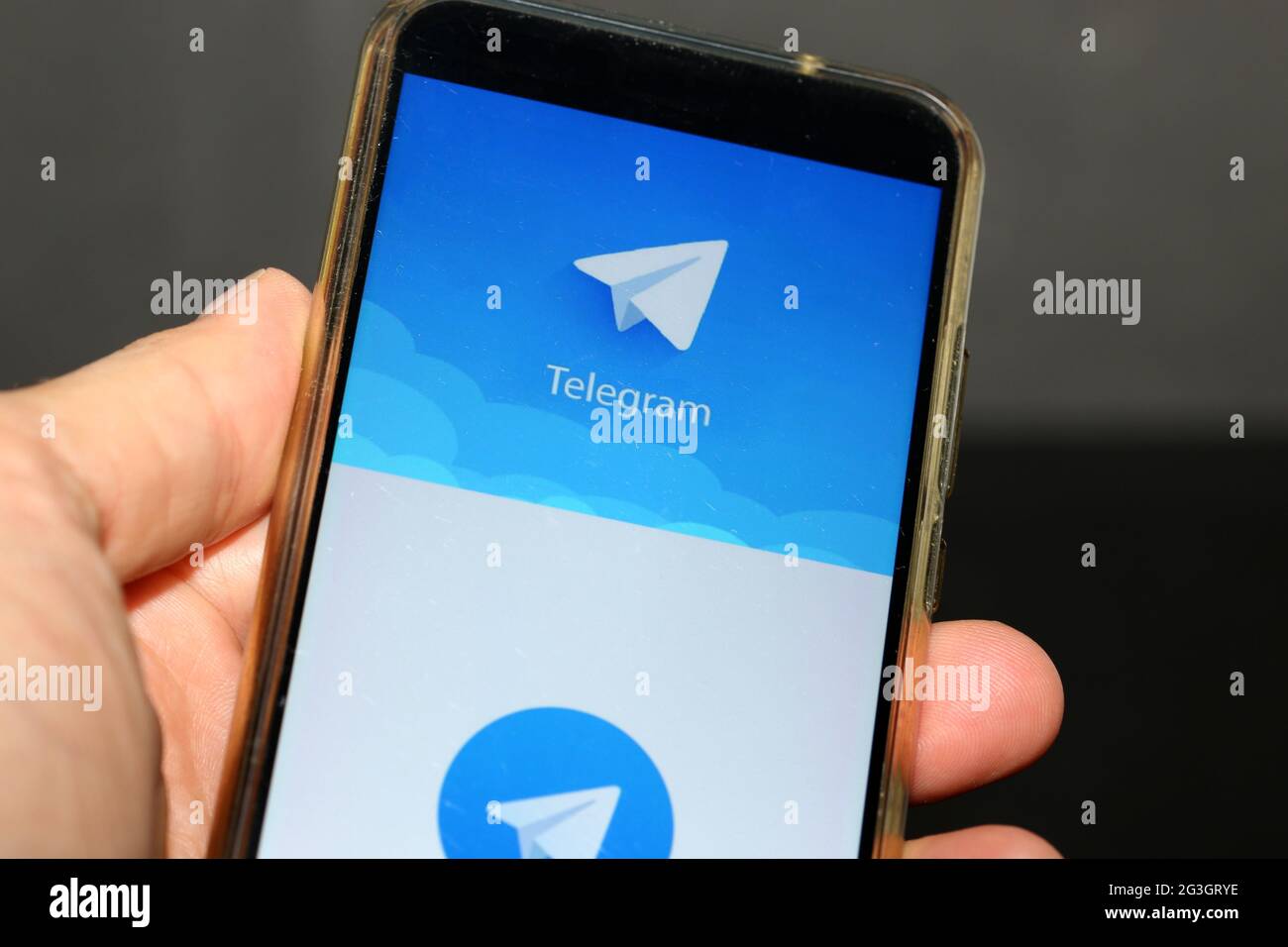 Image symbole télégramme : smartphone avec le logo du service de messagerie Banque D'Images