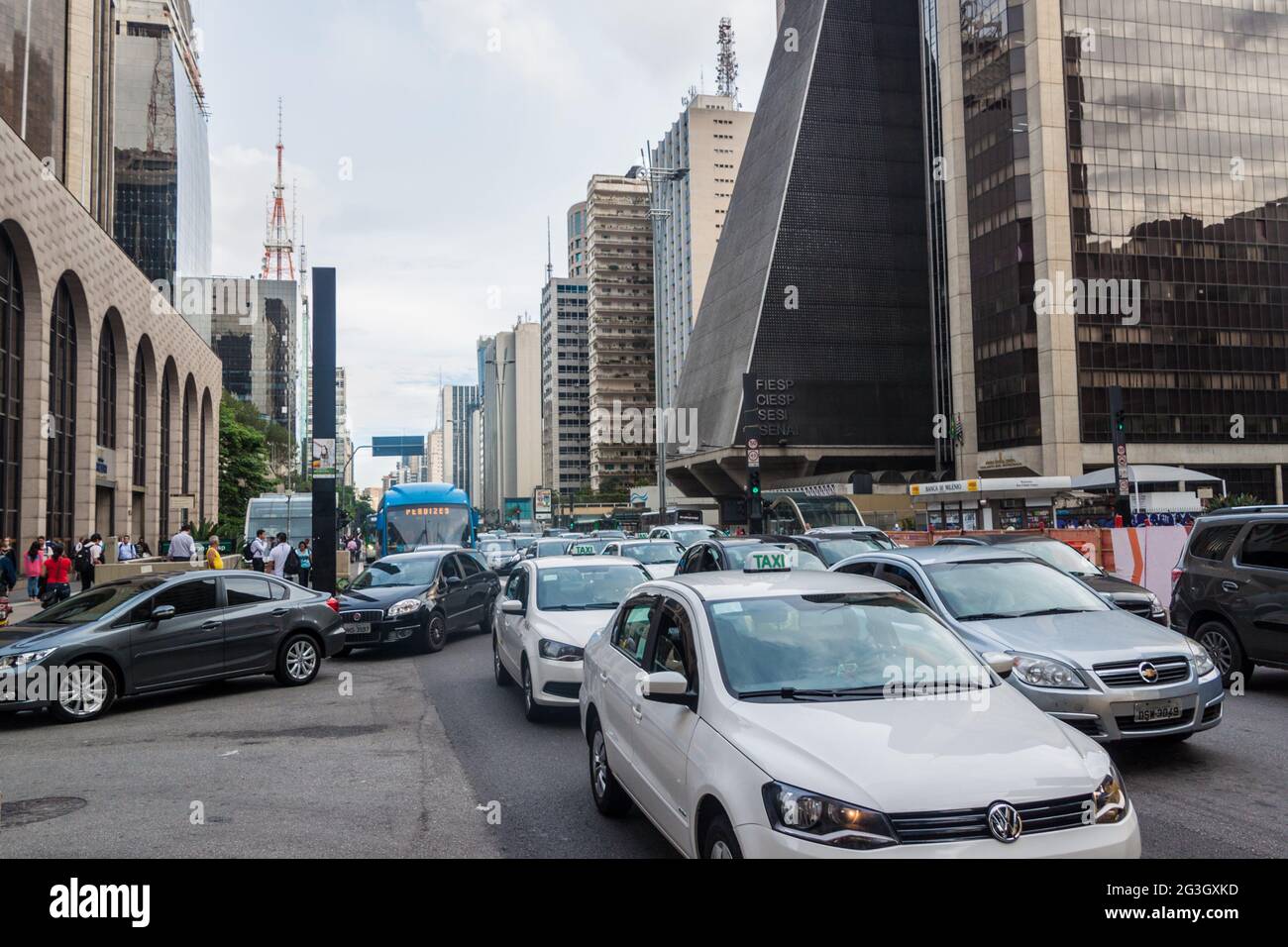 SAO PAULO, BRÉSIL - 2 FÉVRIER 2015 : vue sur les gratte-ciels le long de l'Avenida Paulista à Sao Paulo, Brésil Banque D'Images