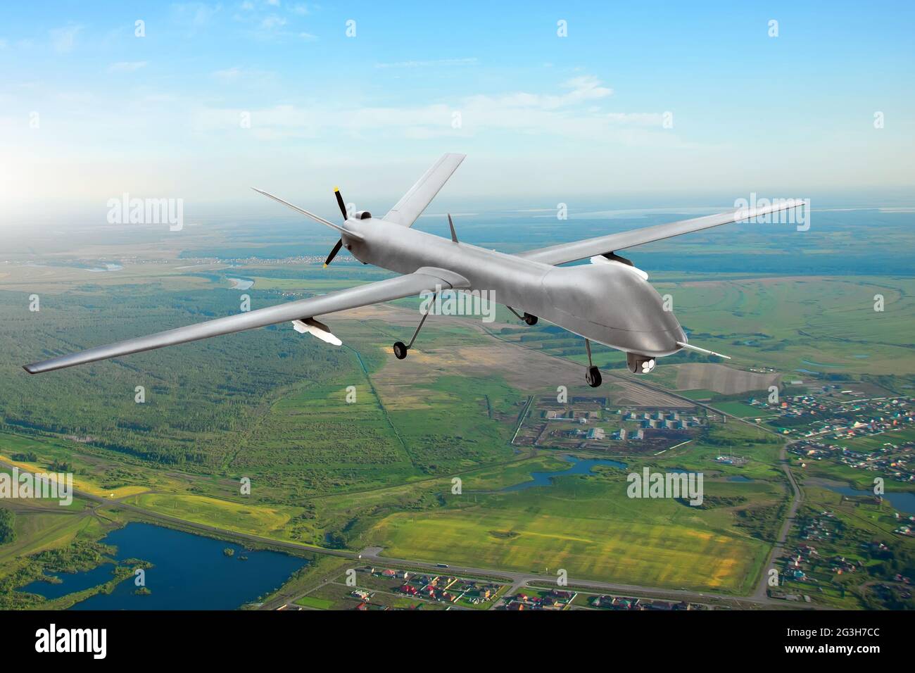 Drone militaire sans pilote sur le territoire aérien de patrouille à basse altitude Banque D'Images