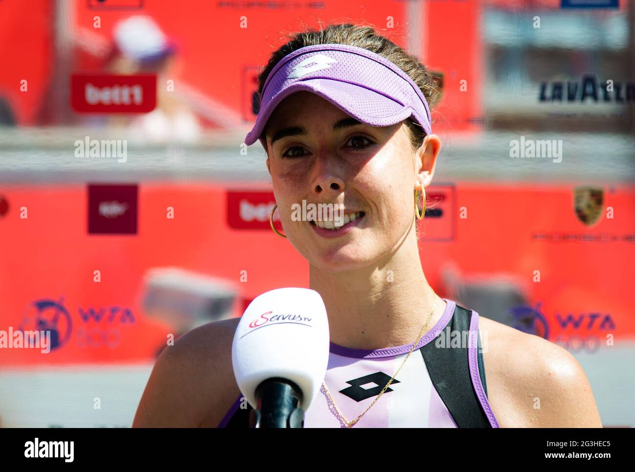 Alize Cornet de France après son deuxième tour de match contre Bianca Andreescu du Canada au tournoi de tennis 2021 bett1open WTA 500 le 16 juin 2021 au club de tennis de Rot-Weiss à Berlin, Allemagne - photo Rob Prange / Espagne DPPI / DPPI / LiveMedia Banque D'Images