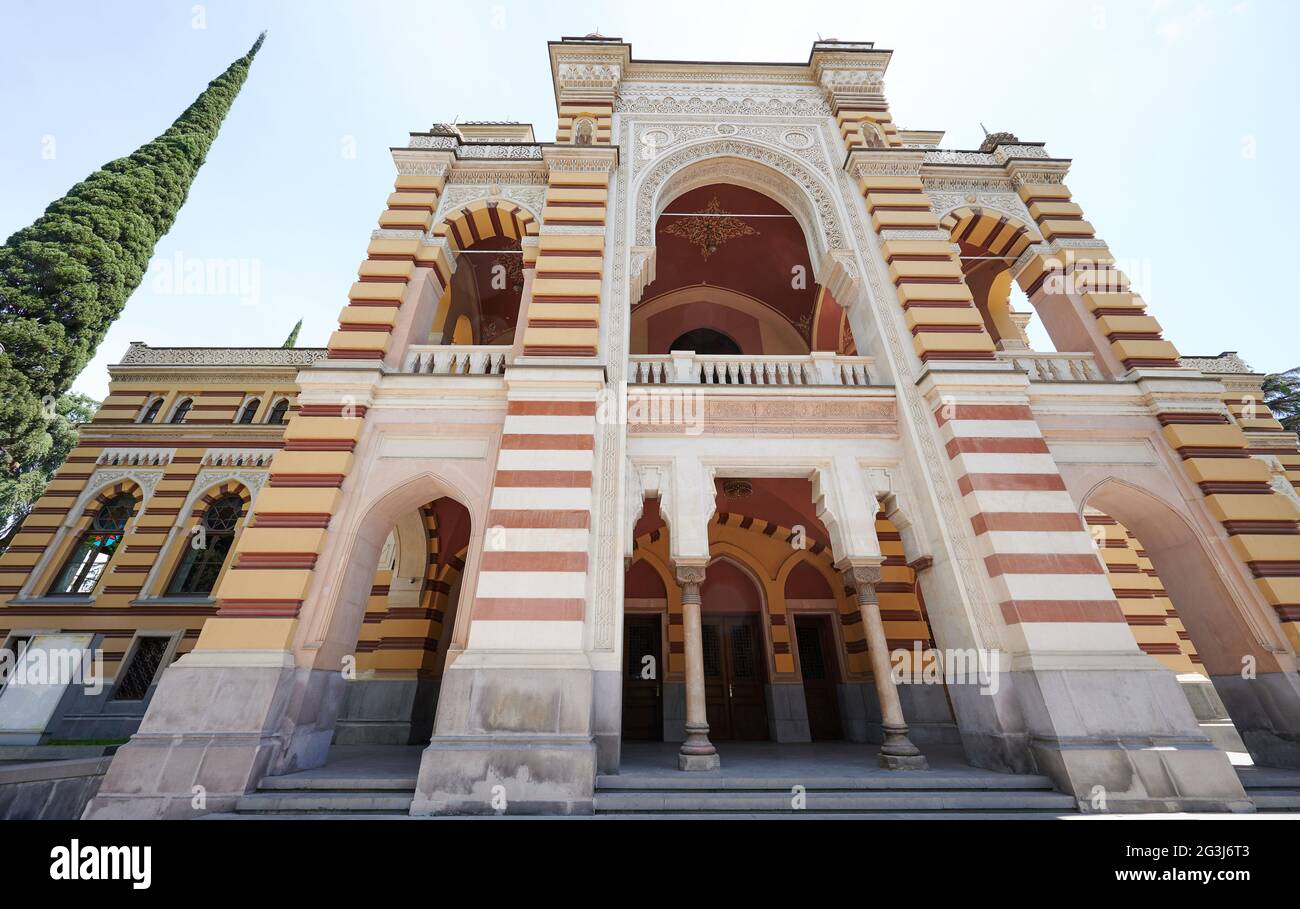 Bâtiment de l'Opéra à Tbilissi façade vue par beau soleil Banque D'Images