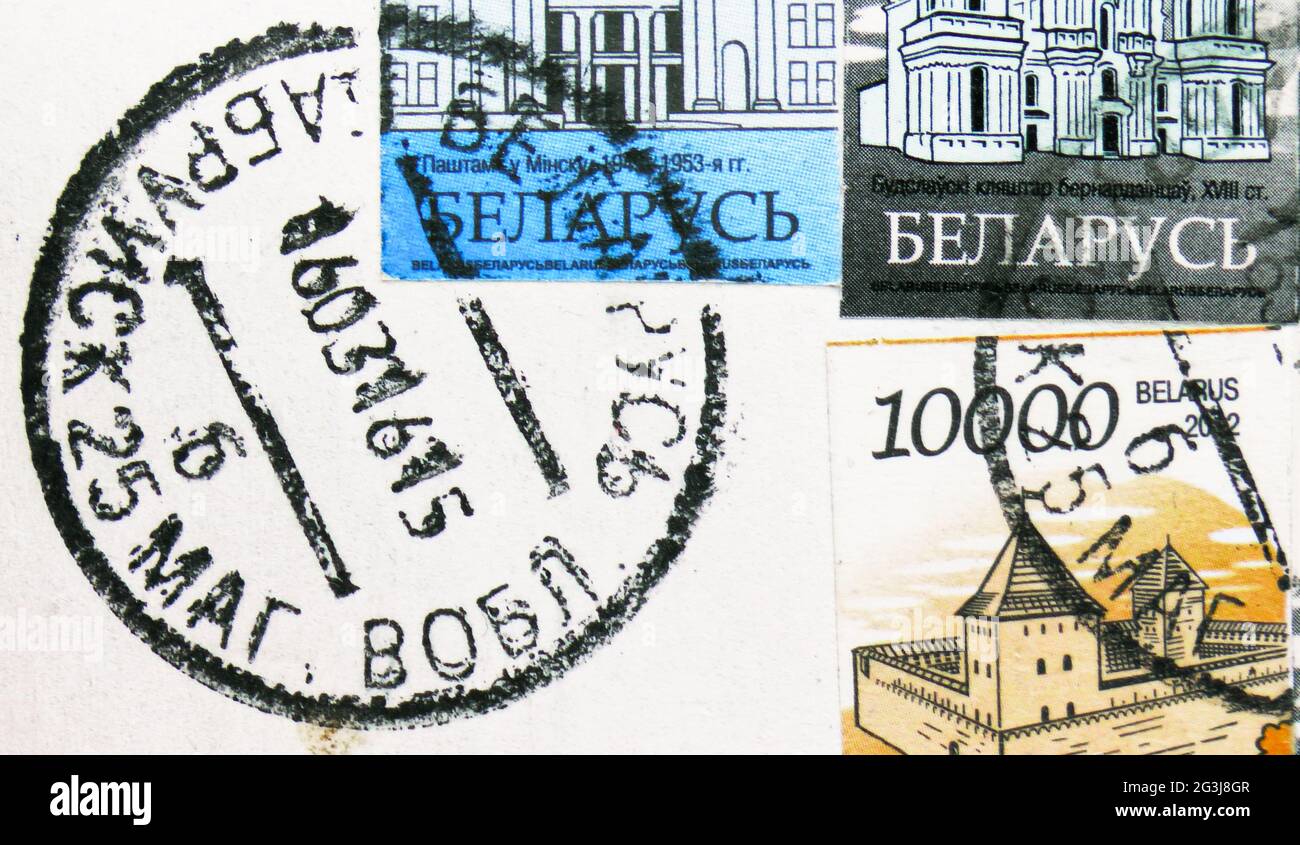 MOSCOU, RUSSIE - 17 AVRIL 2021 : timbres-poste imprimés en Biélorussie montre le cachet de poste de Babruysk daté de 2015 Banque D'Images
